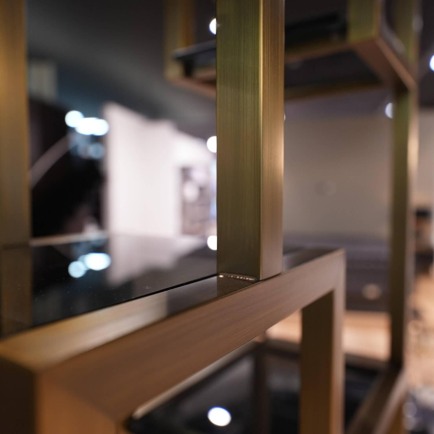 Eichholtz - Regal Lagonda Mit Gebürstetem Messing Finish Fuß Eichenfurnier Inklusive Glasplatten - 3