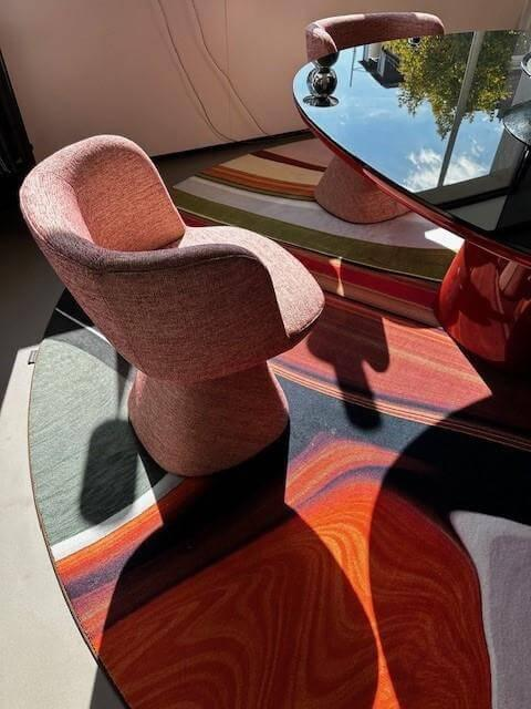 B&B Italia - Essgruppe Allure Und Flair O Platte Rauchglas Gestell Ziegelrot Glänzend Stuhl Stoff Sara Porpora Melange Rosa Grau - 4