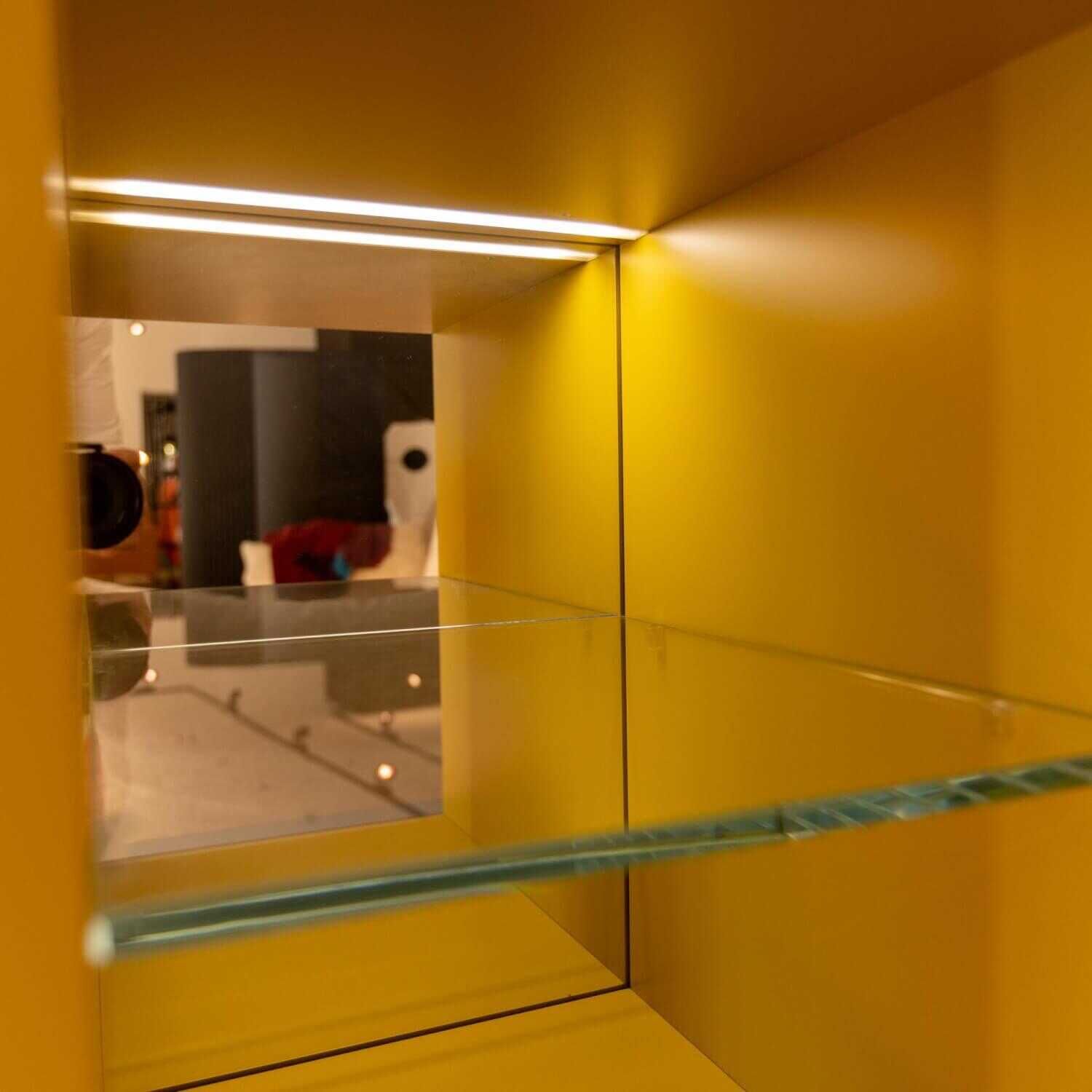 Gallery Low Cupboard Außen Holzfarbe W20 Mongoi Innen Giallo Mustard Rückwand Spiegel Mit Beleuchtun