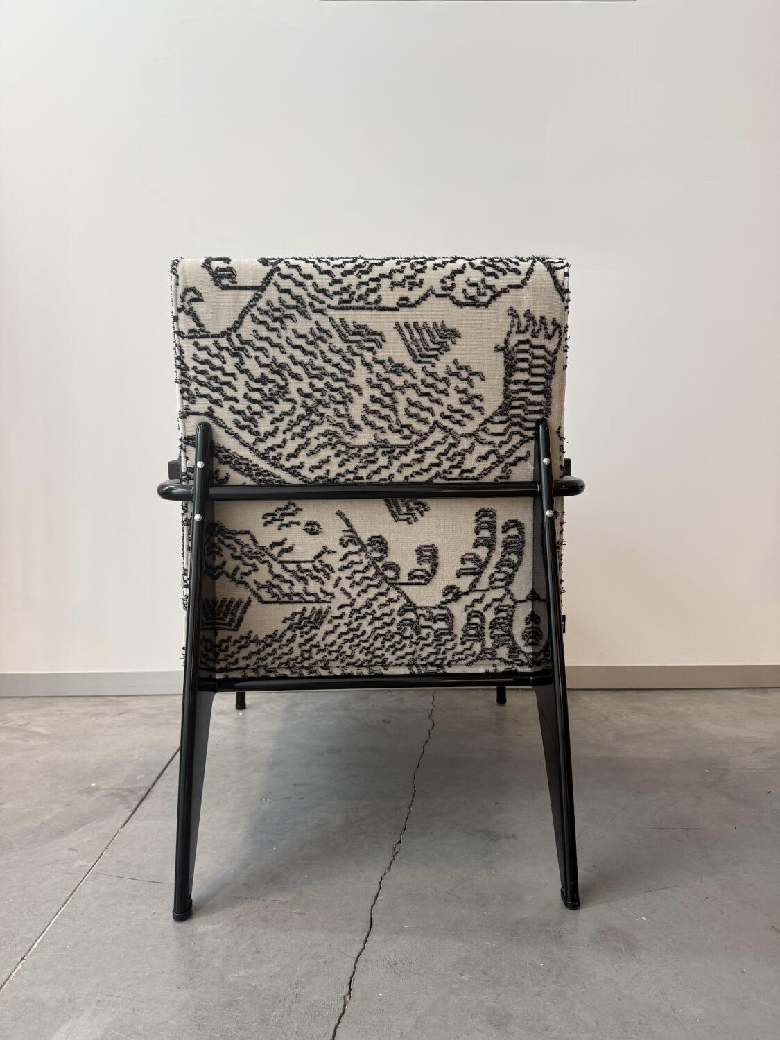 Vitra - Sessel Fauteuil de Salon Stoff Tiger Mountain Gemustert Schwarz Weiß Gestell Tiefschwarz Armlehne Eiche Dunkel - 2