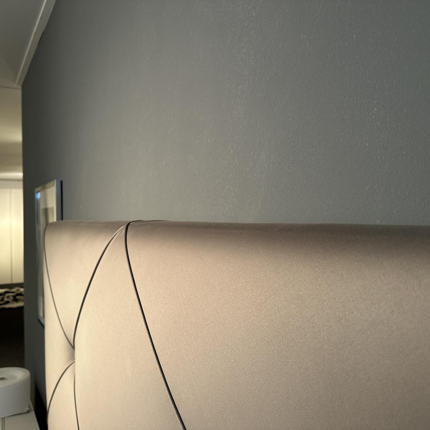 Treca Interiors - Bett Carat Stoff Tiera D Sand Grau Beige Blockfüße Aluminium Inklusive Matratzen Mit Verstellung ohne Topper - 2
