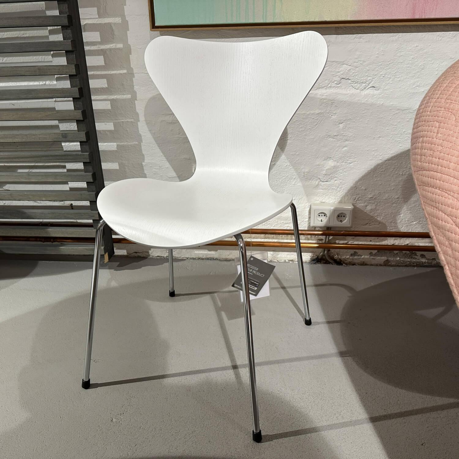 Fritz Hansen - Stuhl Die Serie 7 3107 Schale Esche 105 Weiß Gestell Stahl Verchromt - 4