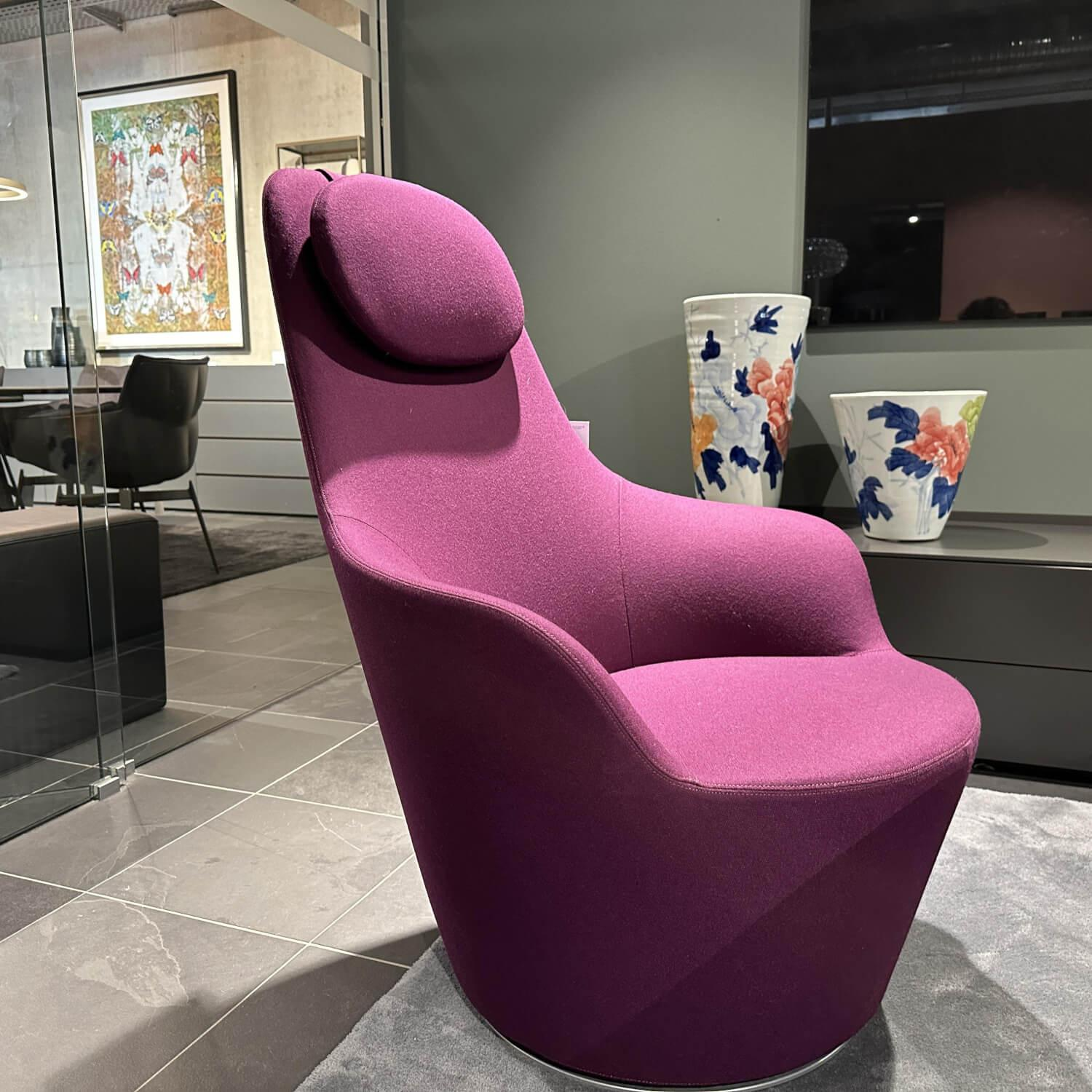 B&B Italia - Sessel Harbor Stoff Veilchen Violett Drehgestell Grau Metallisiert Mit Tablett Eiche Schwarz Gebürstet Kopfkissen Und Hocker - 2