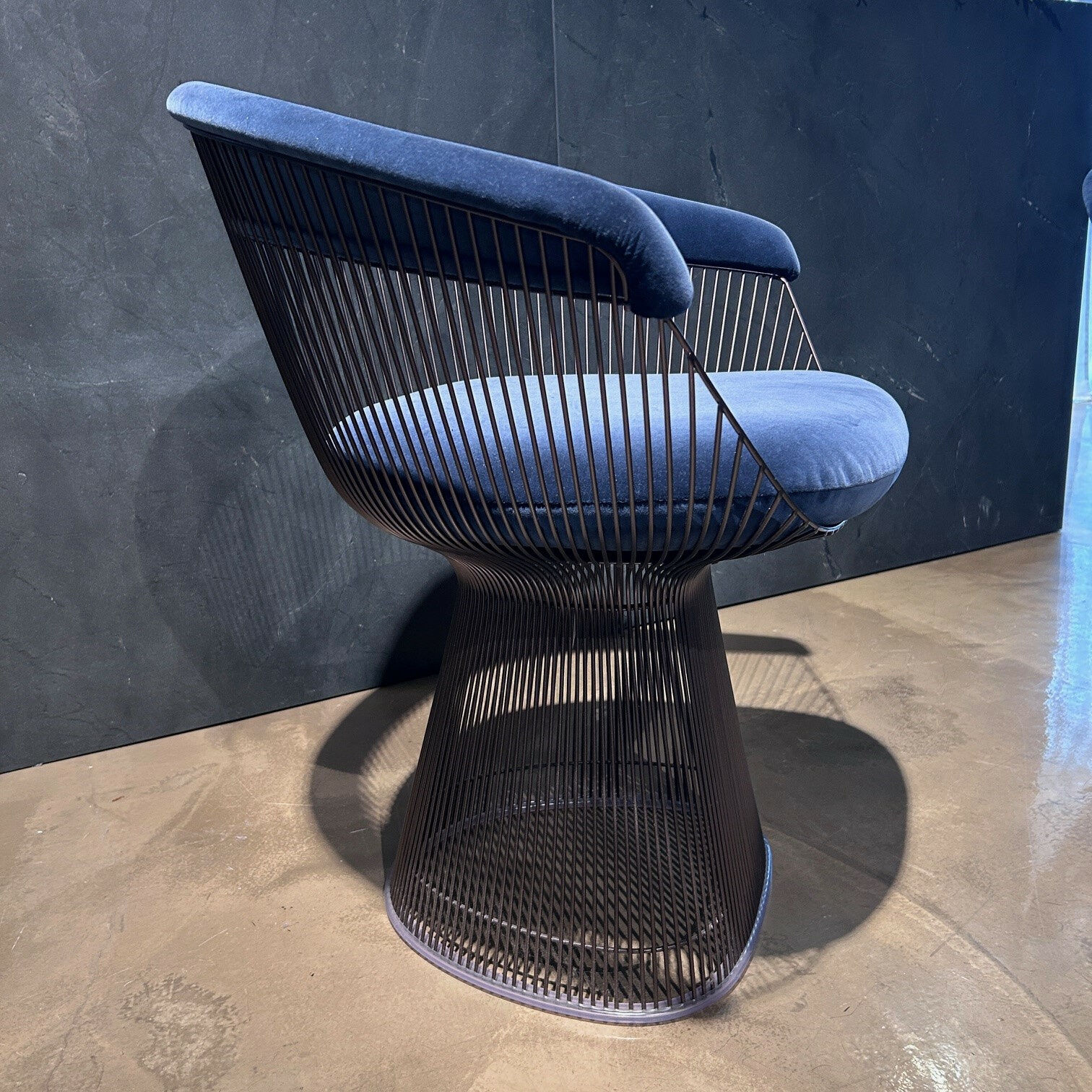 Knoll International - 2er Set Stuhl Platner Stoff Eva 170 Petrolblau Gestell Bronze Metallic Inklusive Beistelltisch - 7