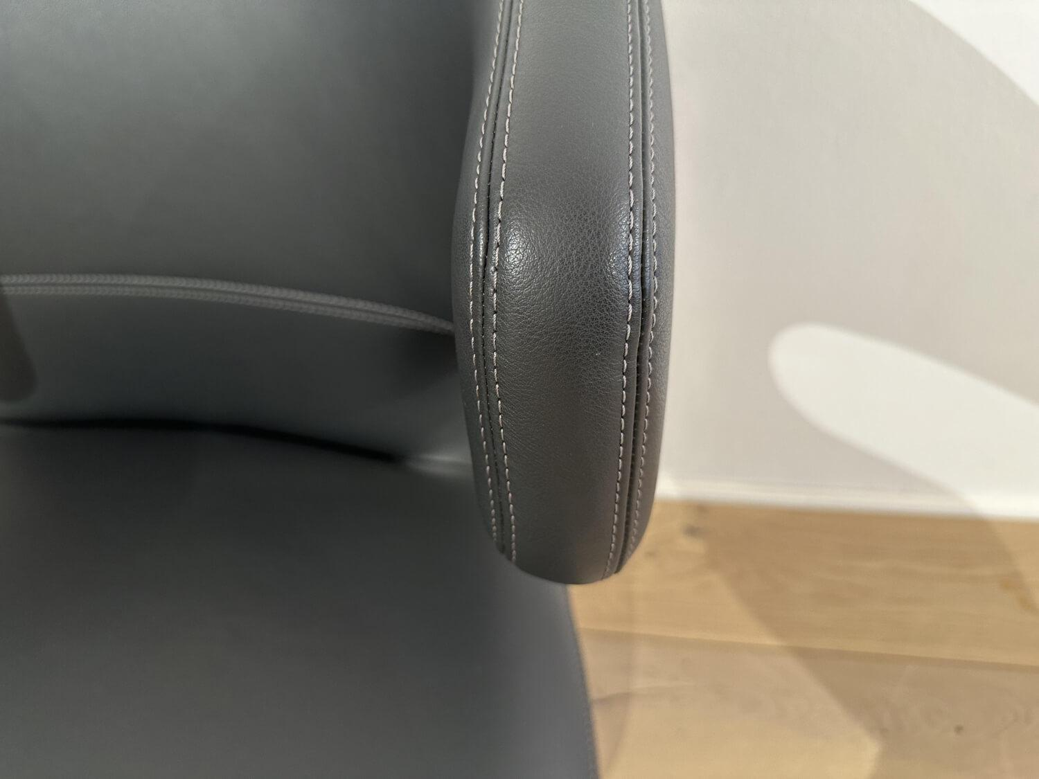 Vitra - Sessel Petit Repos Leder Premium Asphalt 67 Anthrazit Untergestell Aluminium Poliert Mit Filzgleitern - 5