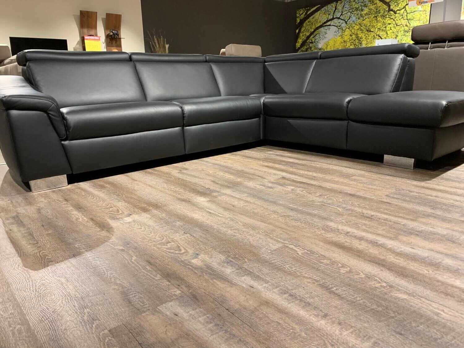 polinova-ecksofa-clou-leder-schwarz-mit-kopfteilverstellung-und-motorischer-relaxfunktion-76ecb75079855d2d9905beb4b Polinova - Ecksofa Clou Leder Schwarz mit Kopfteilverstellung und motorischer Relaxfunktion - 3