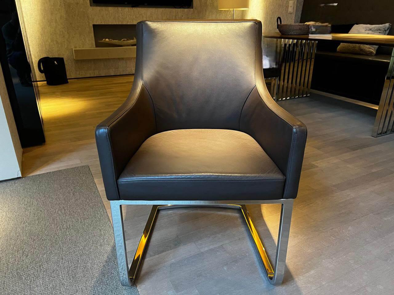 Bielefelder Werkstätten - 4er Set Armlehnstuhl Leona Leder Prestige Dunkelbraun Untergestell Chrom Glänzend - 5