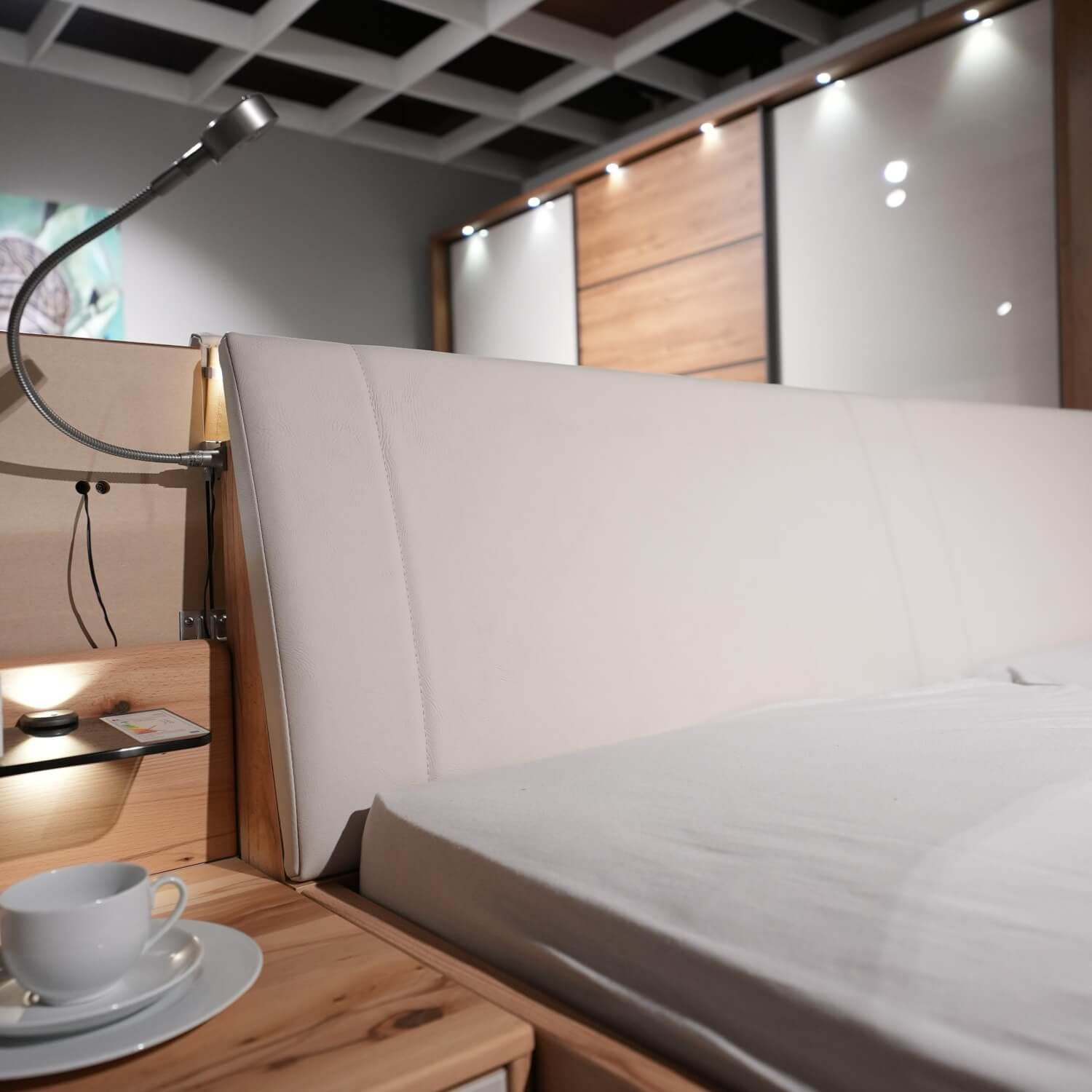 Wiemann - Schlafzimmer Livorno Astkernbuche Teilmassiv Glas Champagner Creme Ohne Matratze Und Lattenrost - 4
