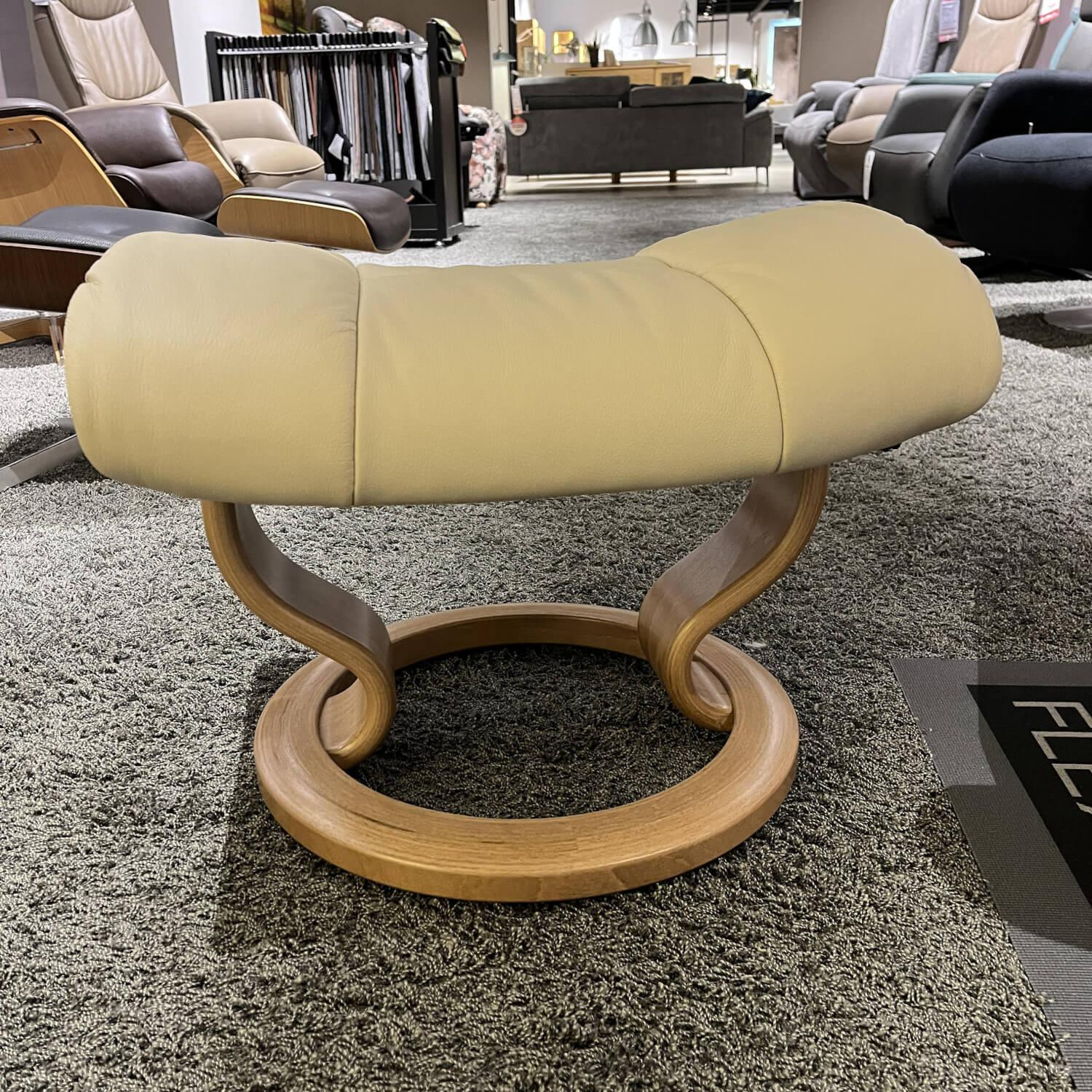 Stressless - Stressless-Sessel Mayfair M Bezug Leder Batick 13 Cream Drehgestell Classic Eiche Mit Hocker - 4