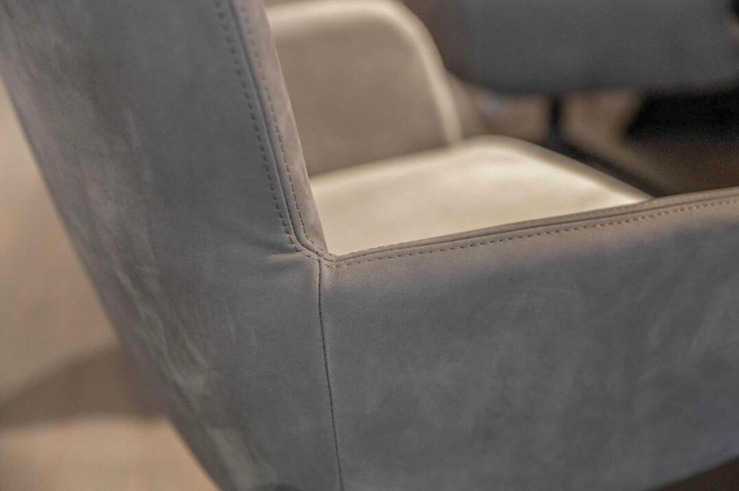 Riva1920 - Stuhlgruppe Materia Soft Leder grau Nabuk 108 grigio Drehbares Gestell Eisen Irondust Lackiert - 2