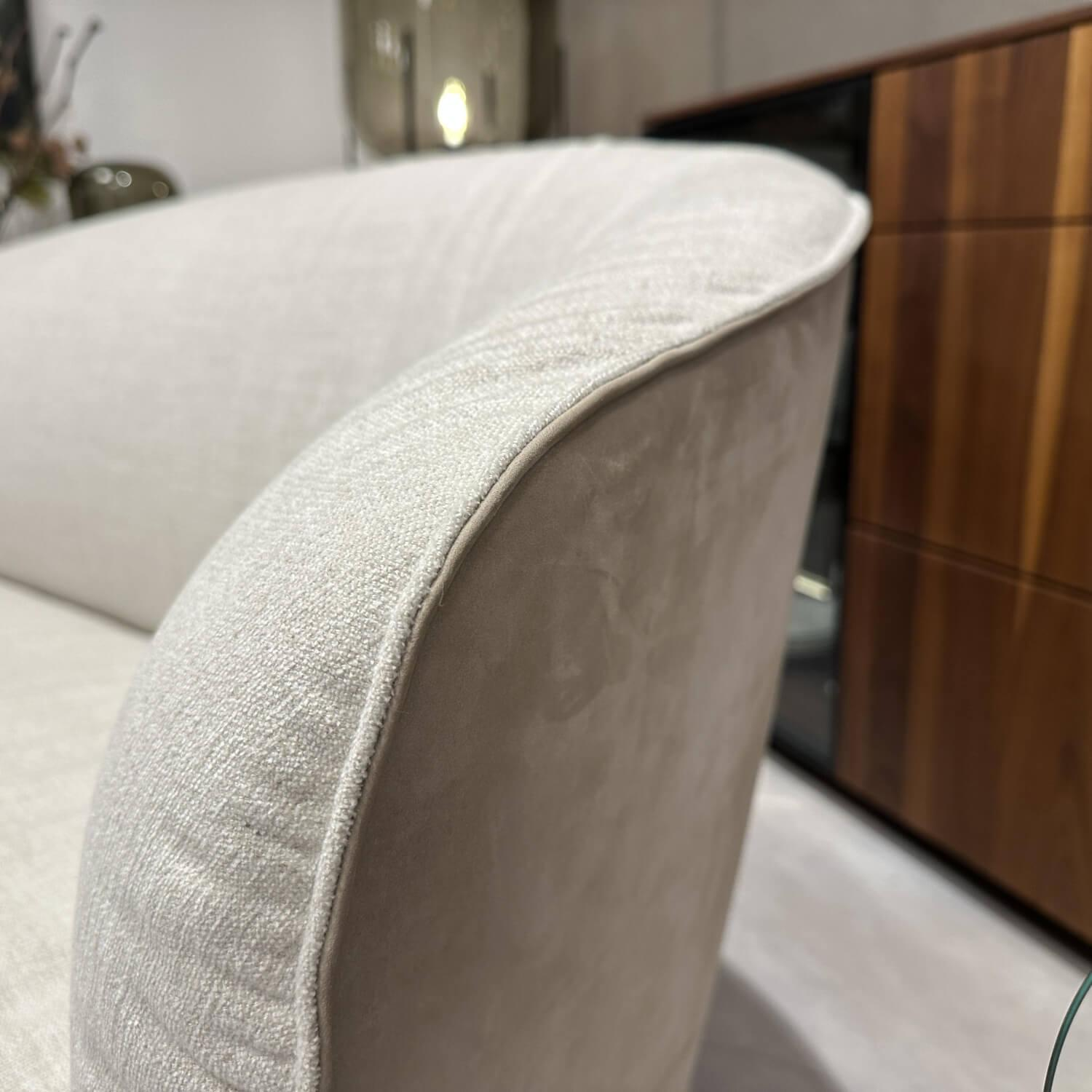 Walter Knoll - Recamiere Ishino Innen Stoff Garbo 7737 Pearl Weiß Beige Außen Leder Velvet 1482 Sand Beige Sockel Lack Schwarz - 4