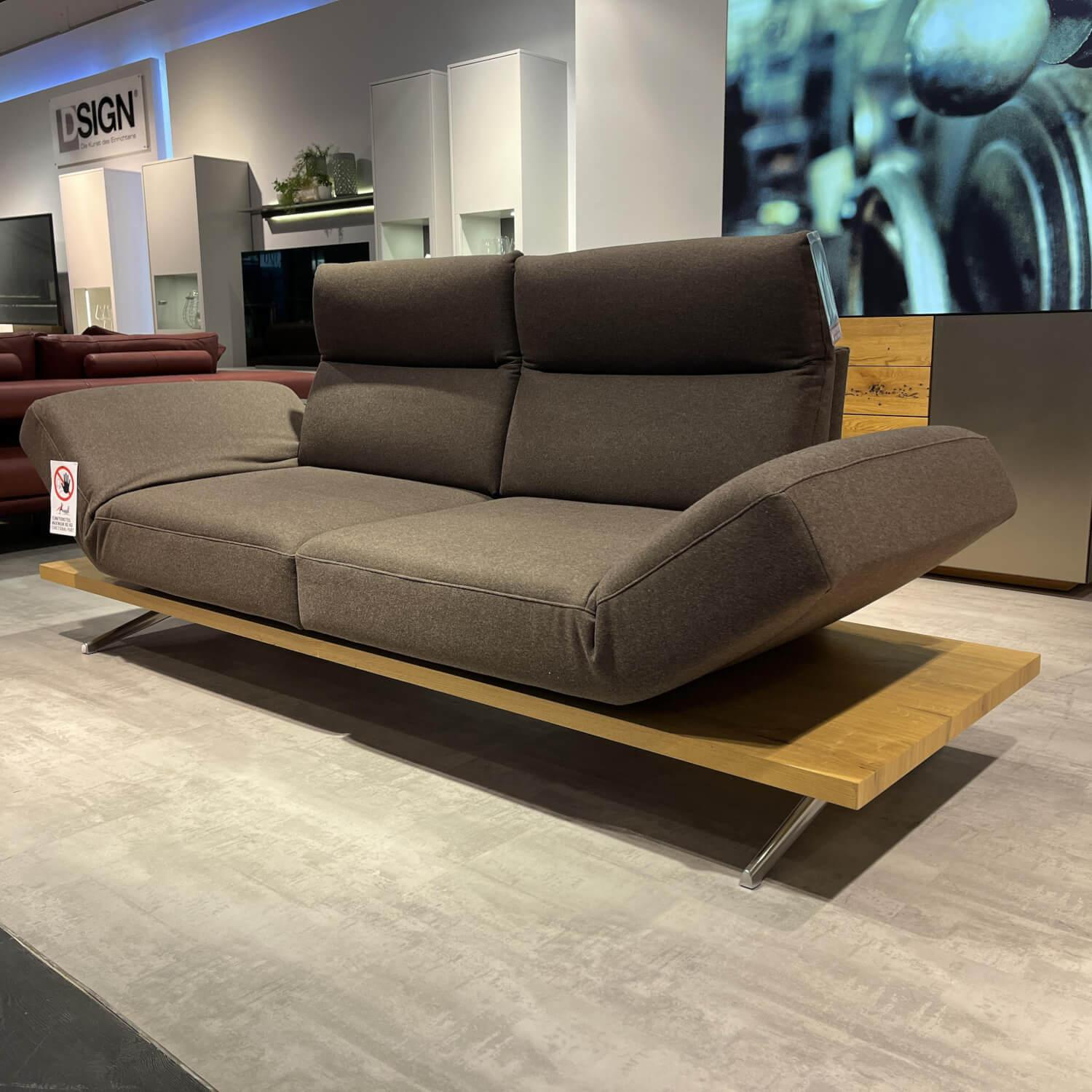 Koinor - Sofa 2,5-Sitzig DSIGN Asetto 2604 R Stoff 16 Loden 89 Alu Schwertkufe Poliert - 2