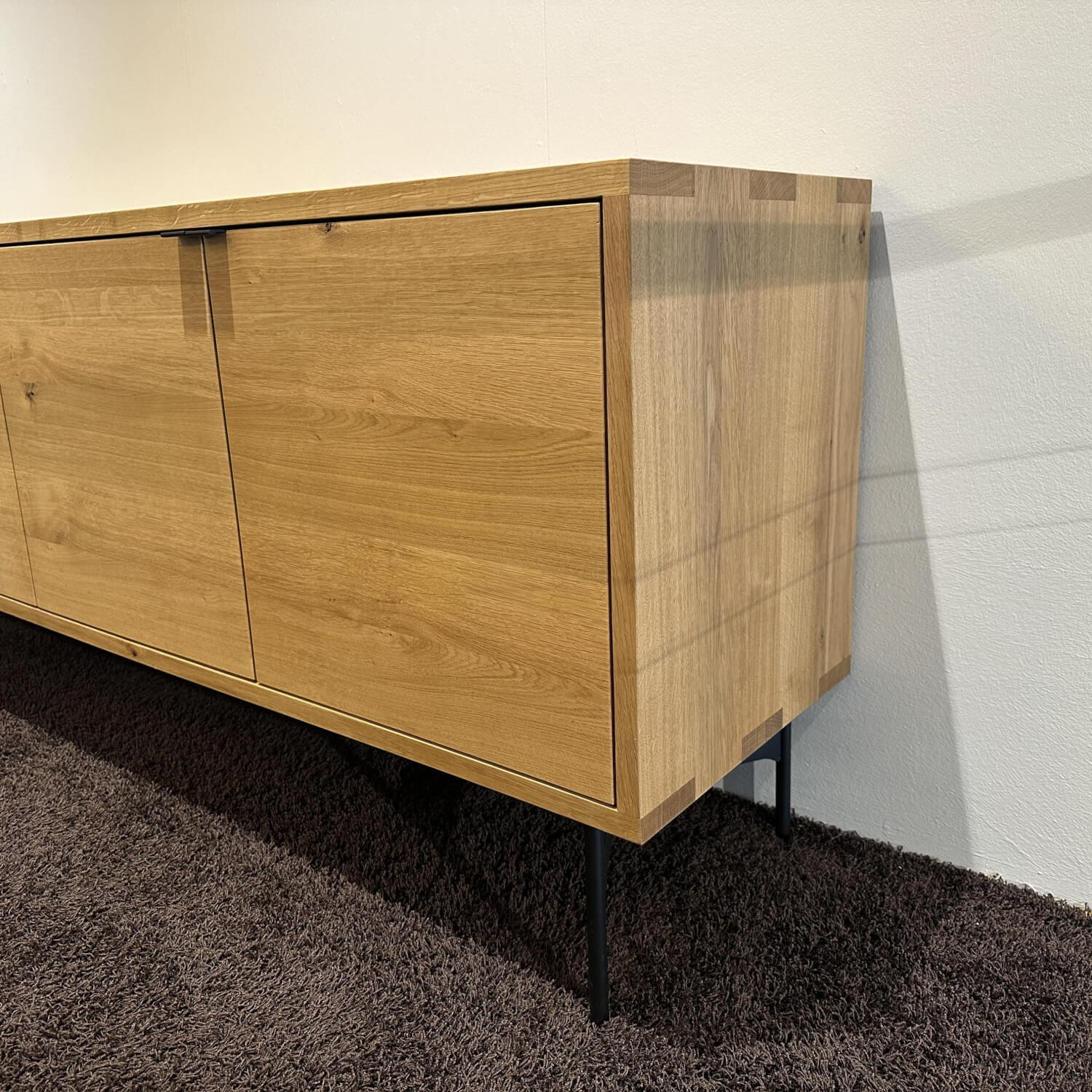 Janua - Sideboard SC21 Eiche Natur Geölt Mit Ästen Füße Y Gestell H23 RAL9005 Tiefschwarz Schwarz - 7