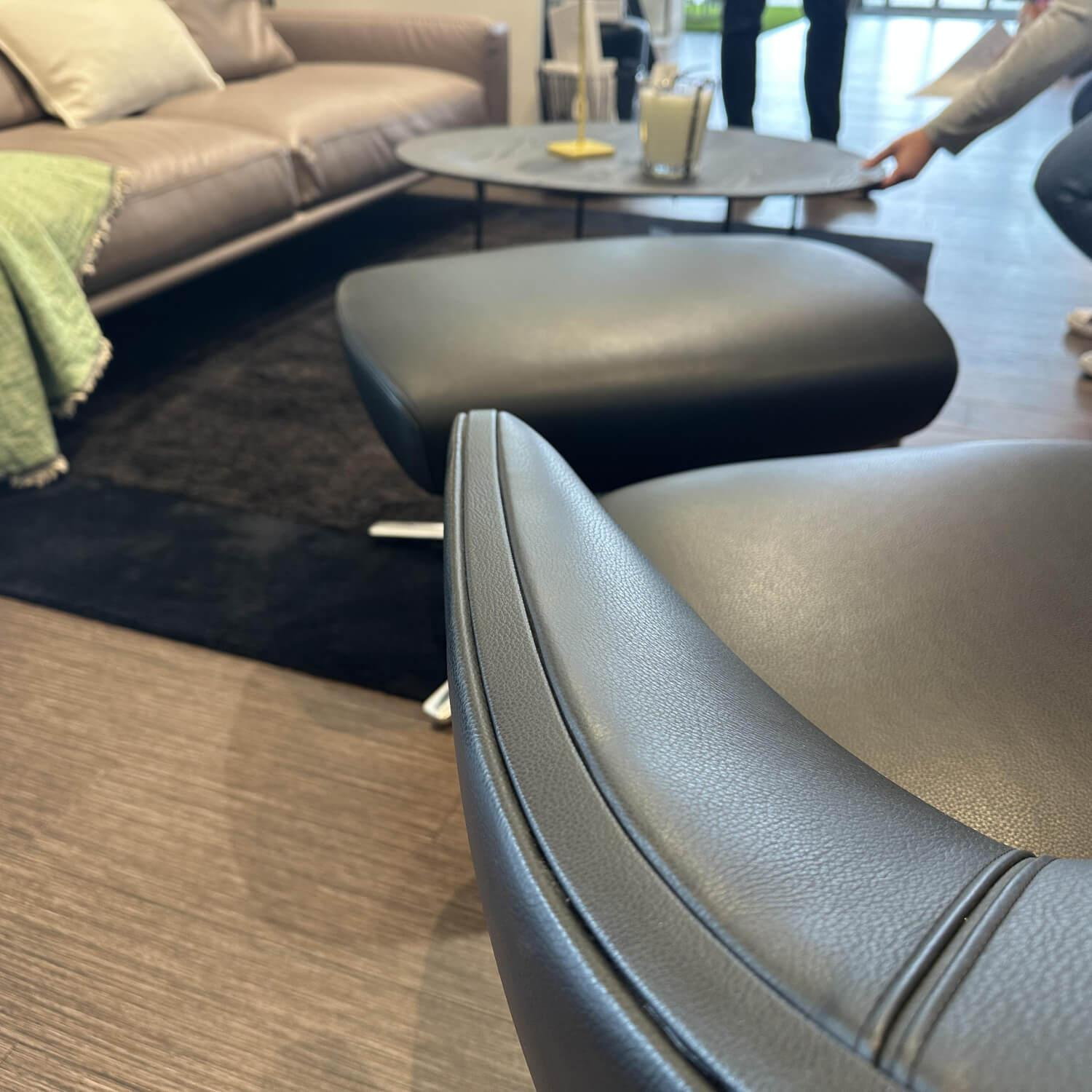 Poltrona Frau - Sessel Jay Lounge Leder SC 30-Africa Nero Schwarz Poliertes Aluminium mit Verstellung und Hocker - 5