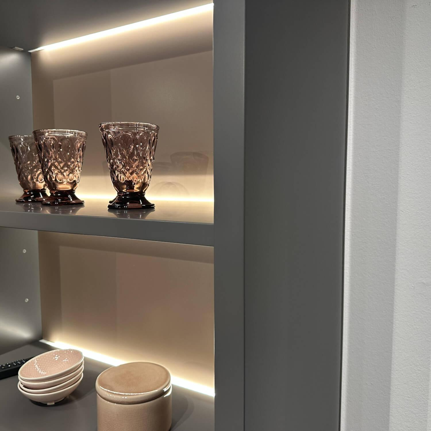 Interlübke - Wohwand Studimo Lack M16 Elephant Grau Rückwand Lack M49 Rosenquarz Rosa Beige Mit TV Und Beleuchtung - 4