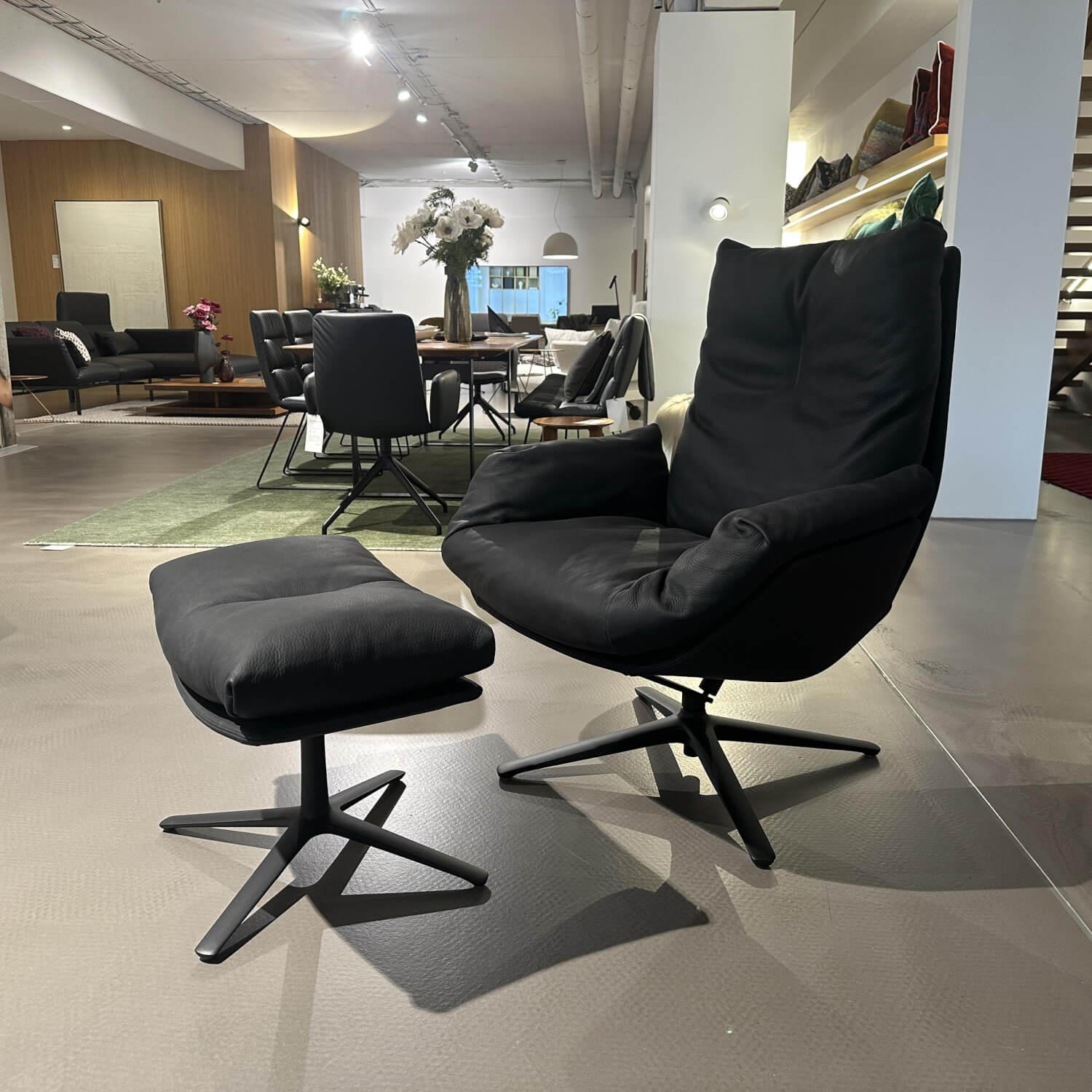 COR - Sessel Cordia Lounge 53122 Leder 423 Schwarz 4 Fuß Gestell F05 Feinstruktur Schwarz Inklusive Hocker - 2