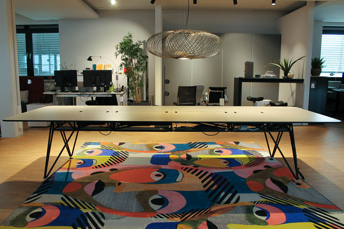 System 180 - Konferenztisch TS K Platte MDF Sandgrau Gestell Edelstahl Schwarz Pulverbeschichtet Mit Steckdosenleiste Und USB Ladestation - 2