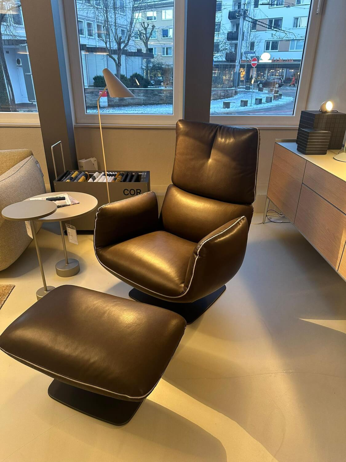 COR - Swivel armchair Jalis leather 920 espresso brown plate base black-brown with stool and battery operation - 2