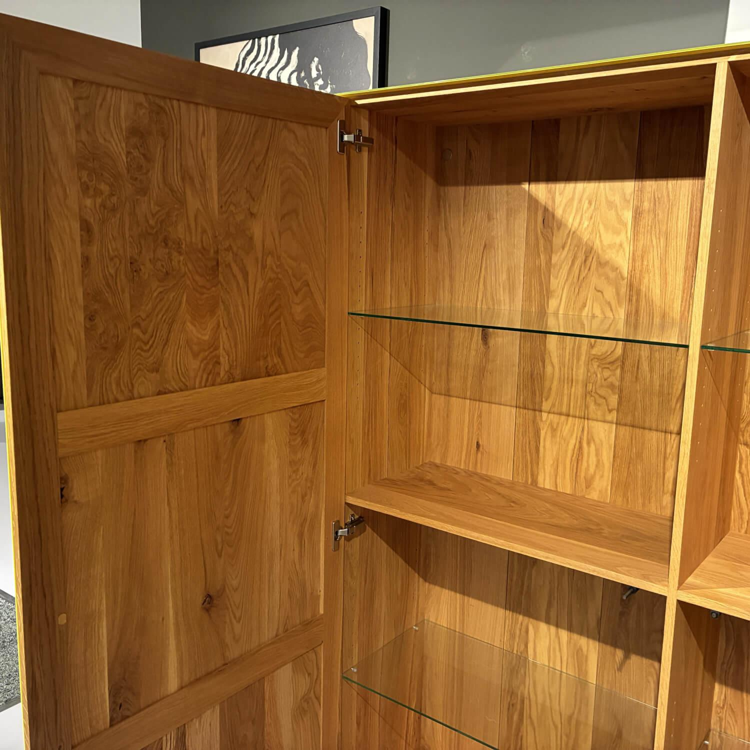 Scholtissek - Highboard Geschirrschrank Novus Glas Glänzend Zinkgelb Gelb Korpus Knorrige Eiche, Gestell Sockel 5 cm, schwarz - 5