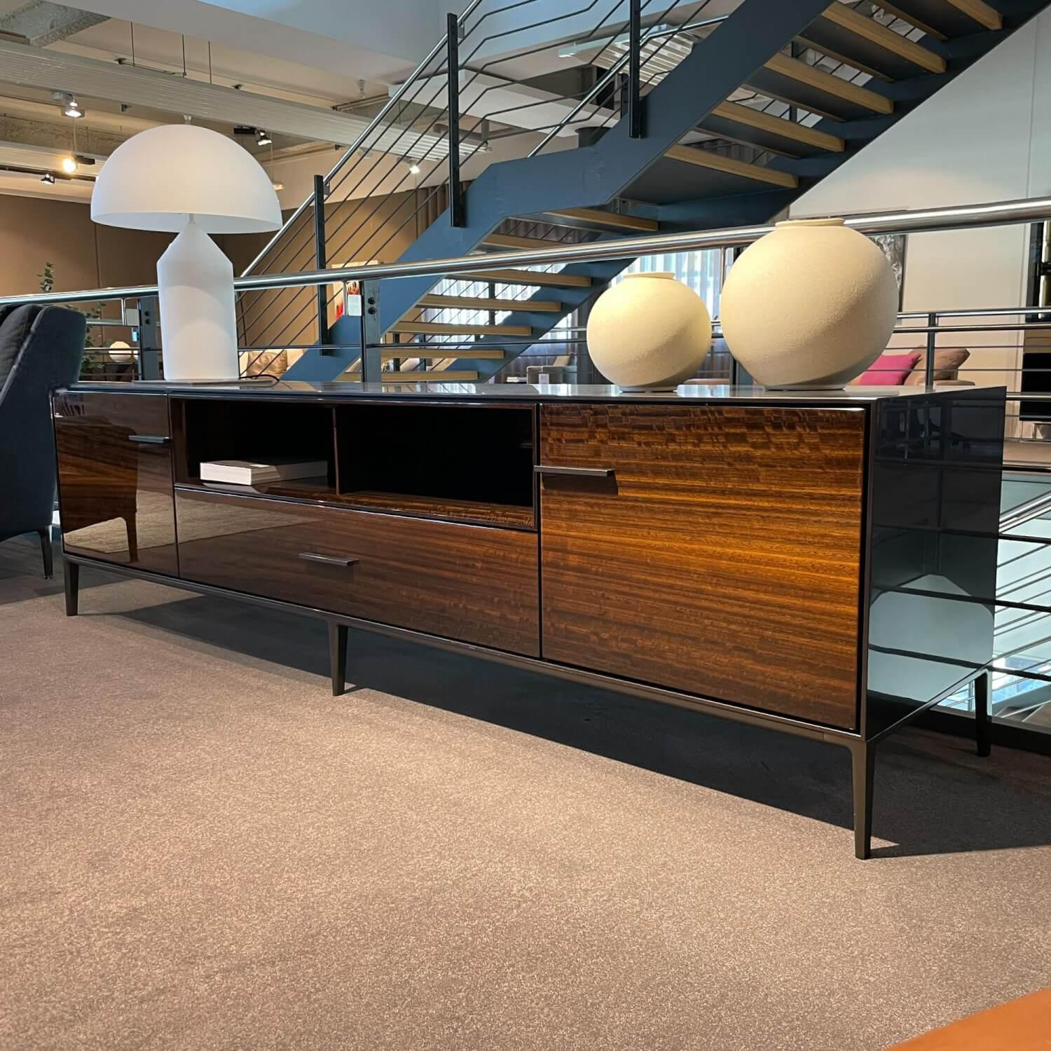 B&B Italia - Sideboard Eucalipto Front Eukalyptus Glänzend Acrylharzbezug Schwarz - 5