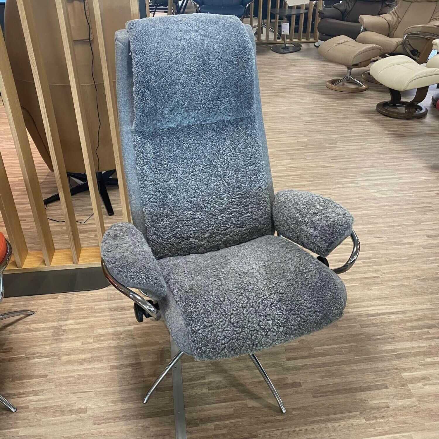 stressless-paris-stressless-sessel-mit-hocker-paris-high-back-limited-edition-calido-grey-sheepskin-star-base-chrom-standard-base-636471f4fed9 Stressless - Stressless Sessel mit Hocker Paris High Back Limited Edition Calido Grey Sheepskin Star Base Chrom S - 3