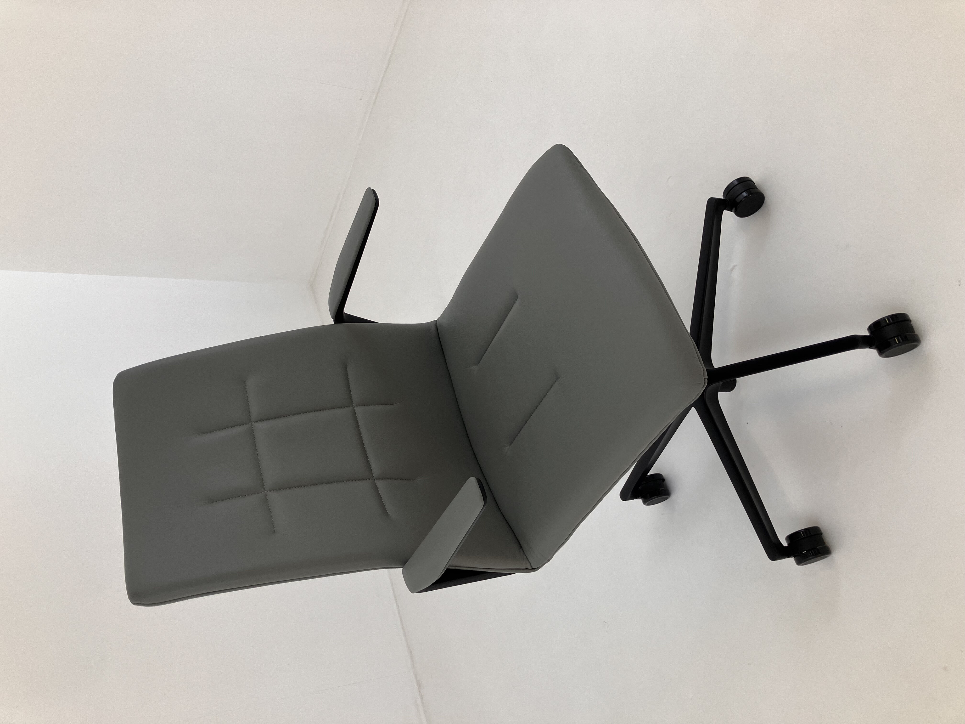 Walter Knoll - Drehstuhl Leadchair Evo Leder Congress 1440 MarramGrau Gestell Schwarz Matt Pulverbeschichtet - 5