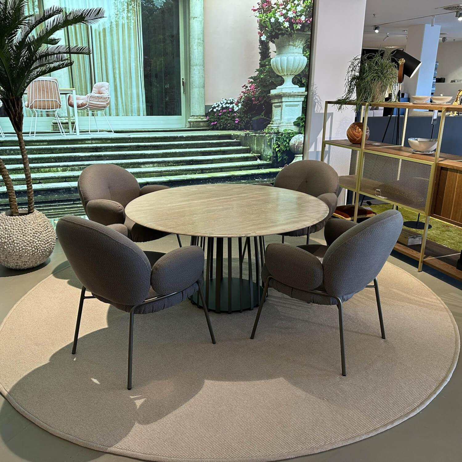 Freifrau - Outdoor Essgruppe BC07 Platte Travertin Triato Kiesel Grau Gestell Bronze Schwarz Nana Stoff Loopi Coconut Taupe Grau Braun - 3