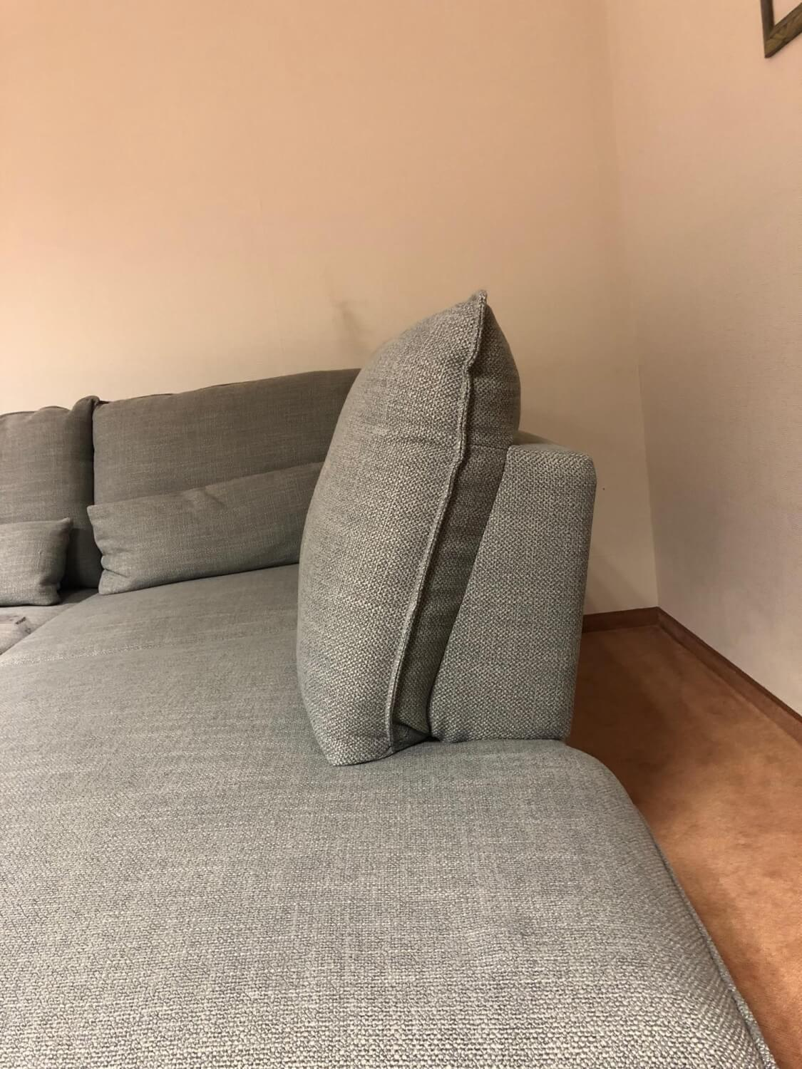 Carina - Ecksofa Modell 1043 Stoff Picasso Stone Grau PG 3 mit Kopfstütze und Nierenkissen - 9