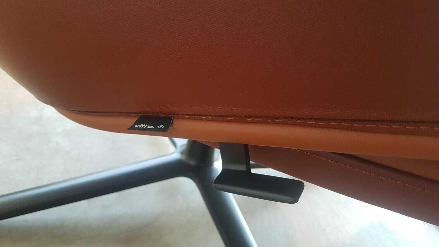 Vitra - Sessel Grand Relax Leder Premium Cognac Braun mit Ottoman - 8