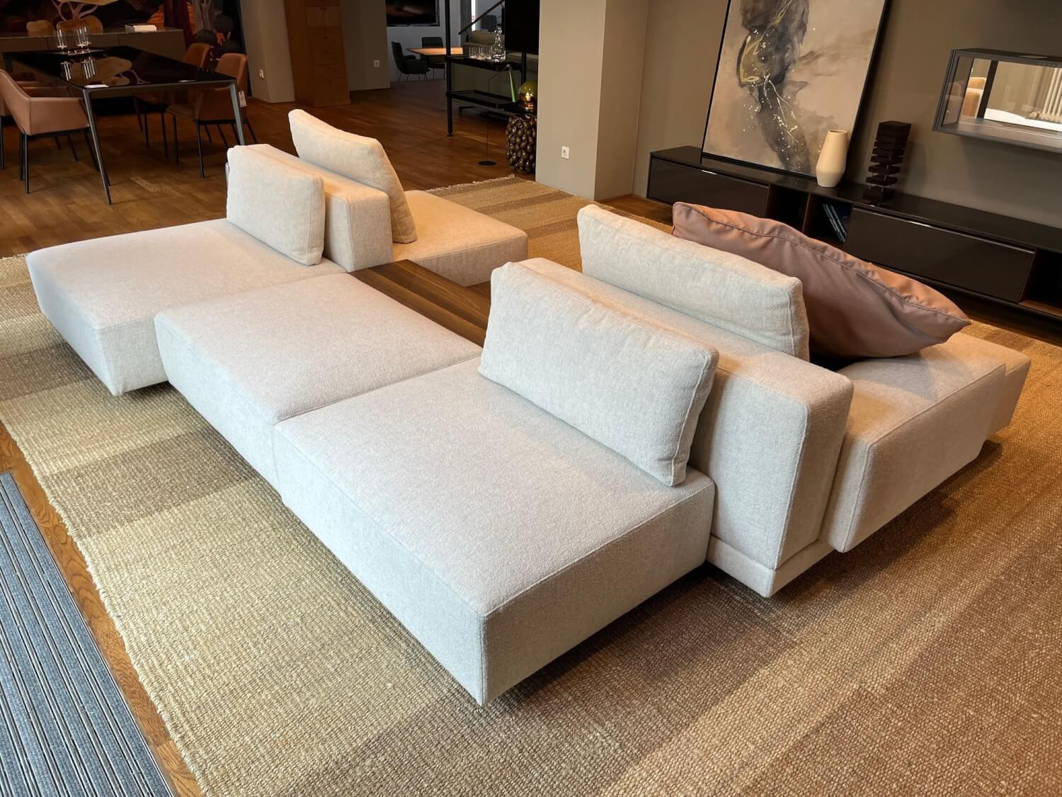 Molteni & C - Sofa Marteen Stoff KG 611 Bi Carta Beige Gestell Metall Zinnfarbig Mit Schubladen Modul Thermoeiche Und Dekokissen - 5