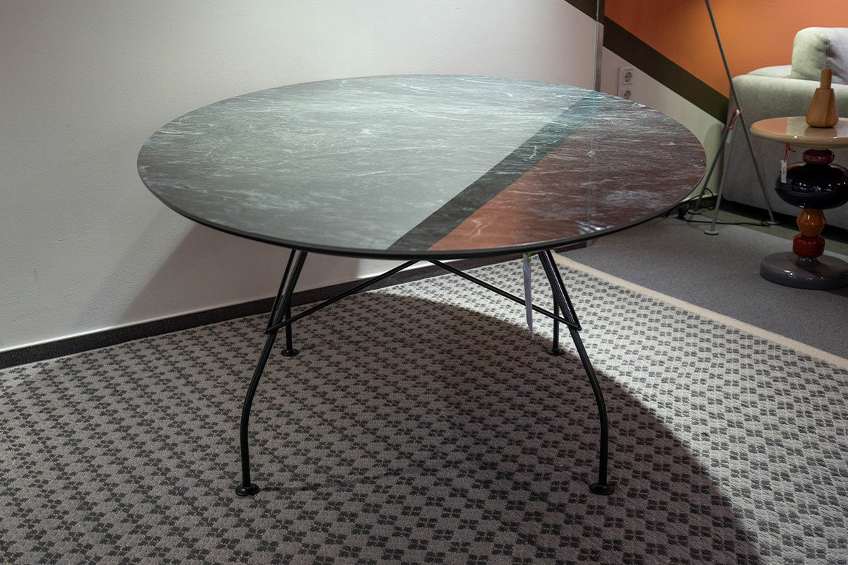 Kartell - Esstisch Glossy Tischplatte Feinsteinzeug Marmoroptik Grün Gestell Stahl Schwarz - 2