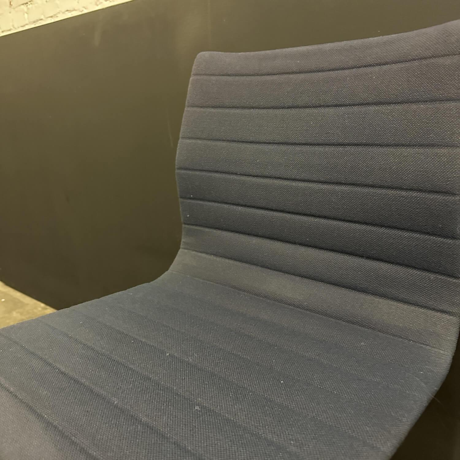 Stuhl Aluminium Chair EA101 Bezug Hopsak Dunkelblau Gestell Aluminum Verchromt