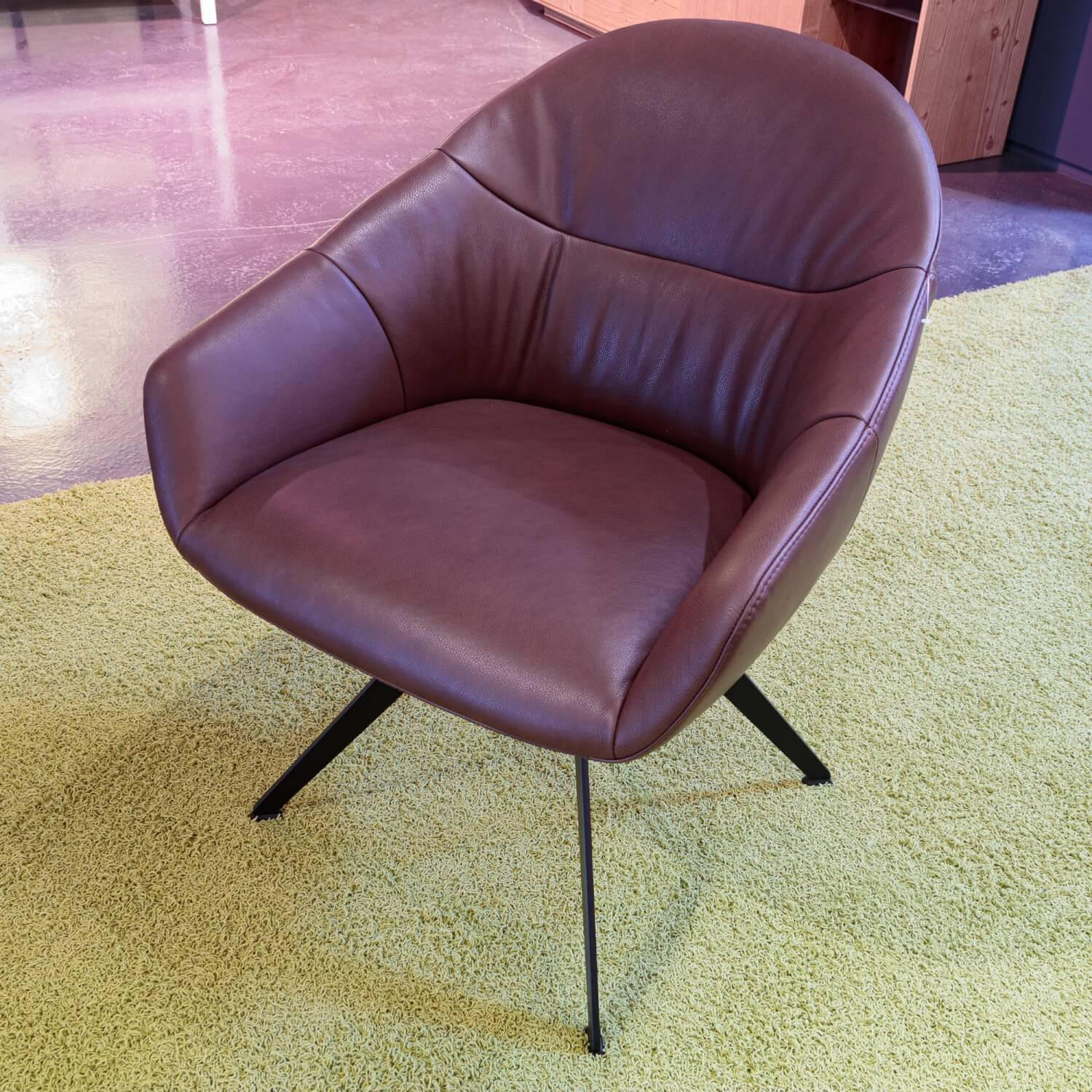 Gealux - Armlehnstuhl Hera Bezug Leder Bentley 300 Violett Drehgestell Schwarz Mit Filzgleitern - 5