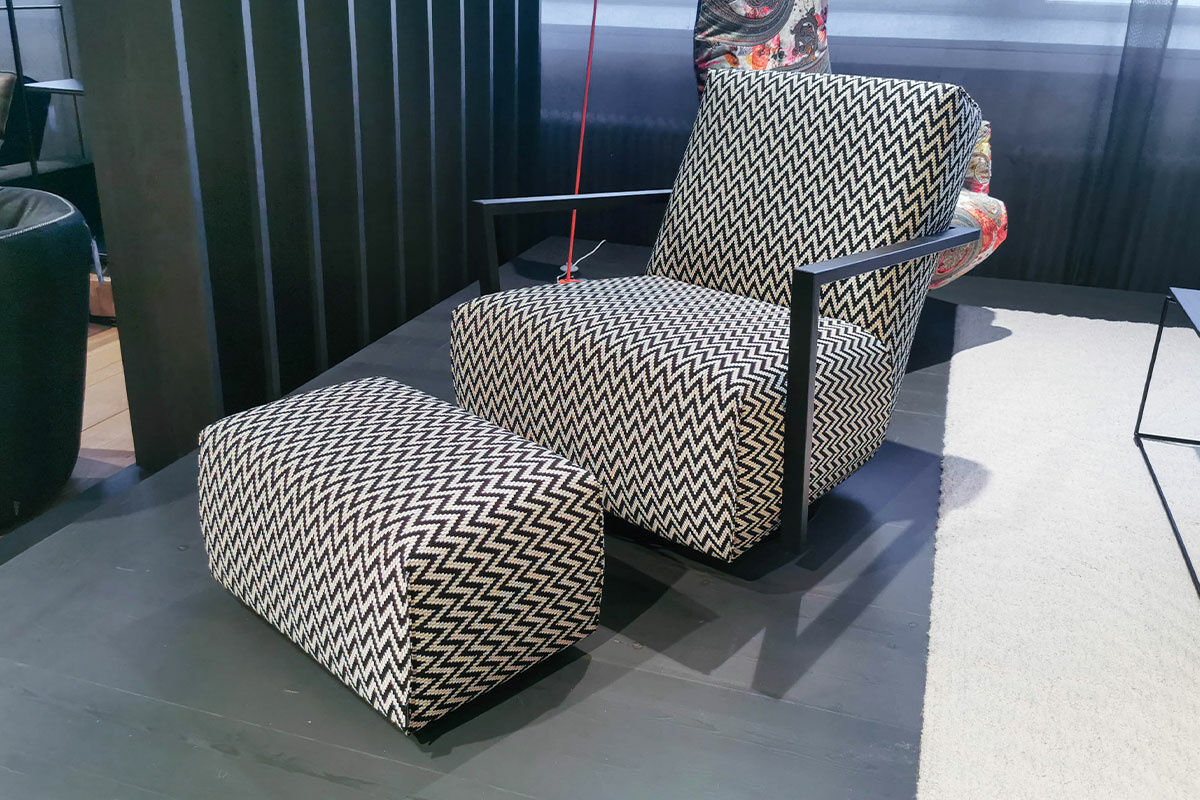 Bullfrog - Sessel Twister Stoff Q2 Emotion Schwarz Weiß Armlehne Esche Schwarz mit Hocker - 2