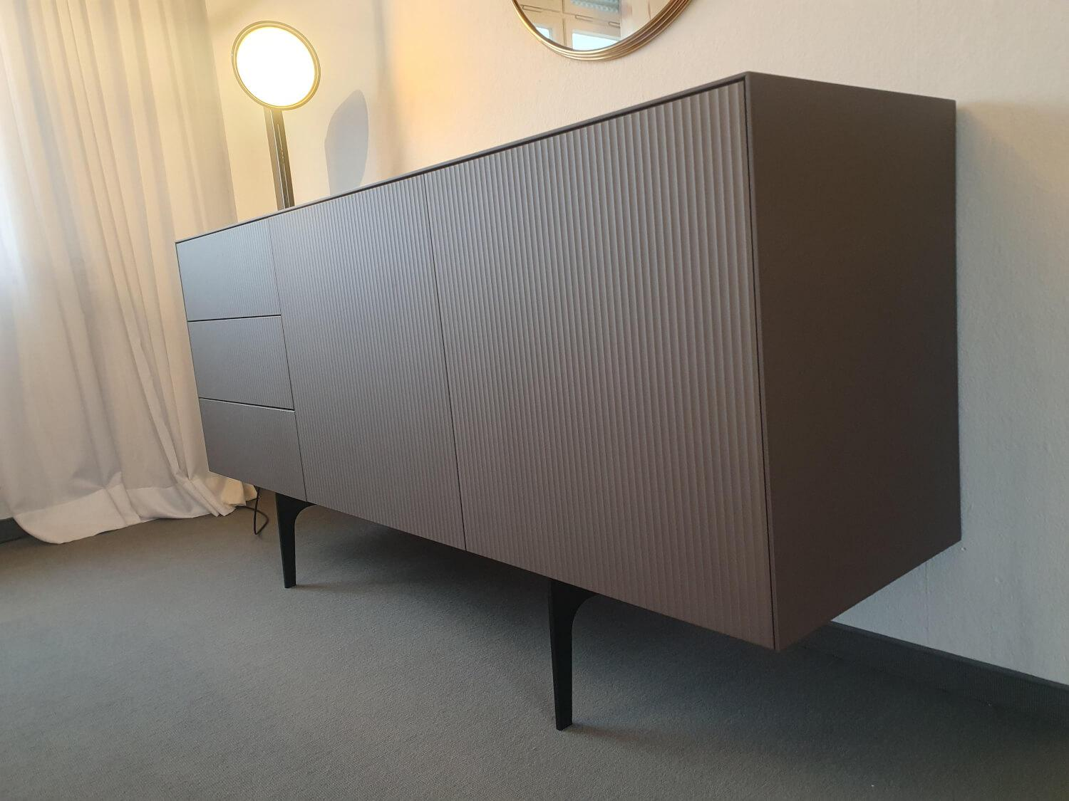 Piure - Sideboard Nex Oberfläche Glas Gewellt GW92 Copper M39 Kupfer Braun Gestell P43 Coal Schwarz - 5