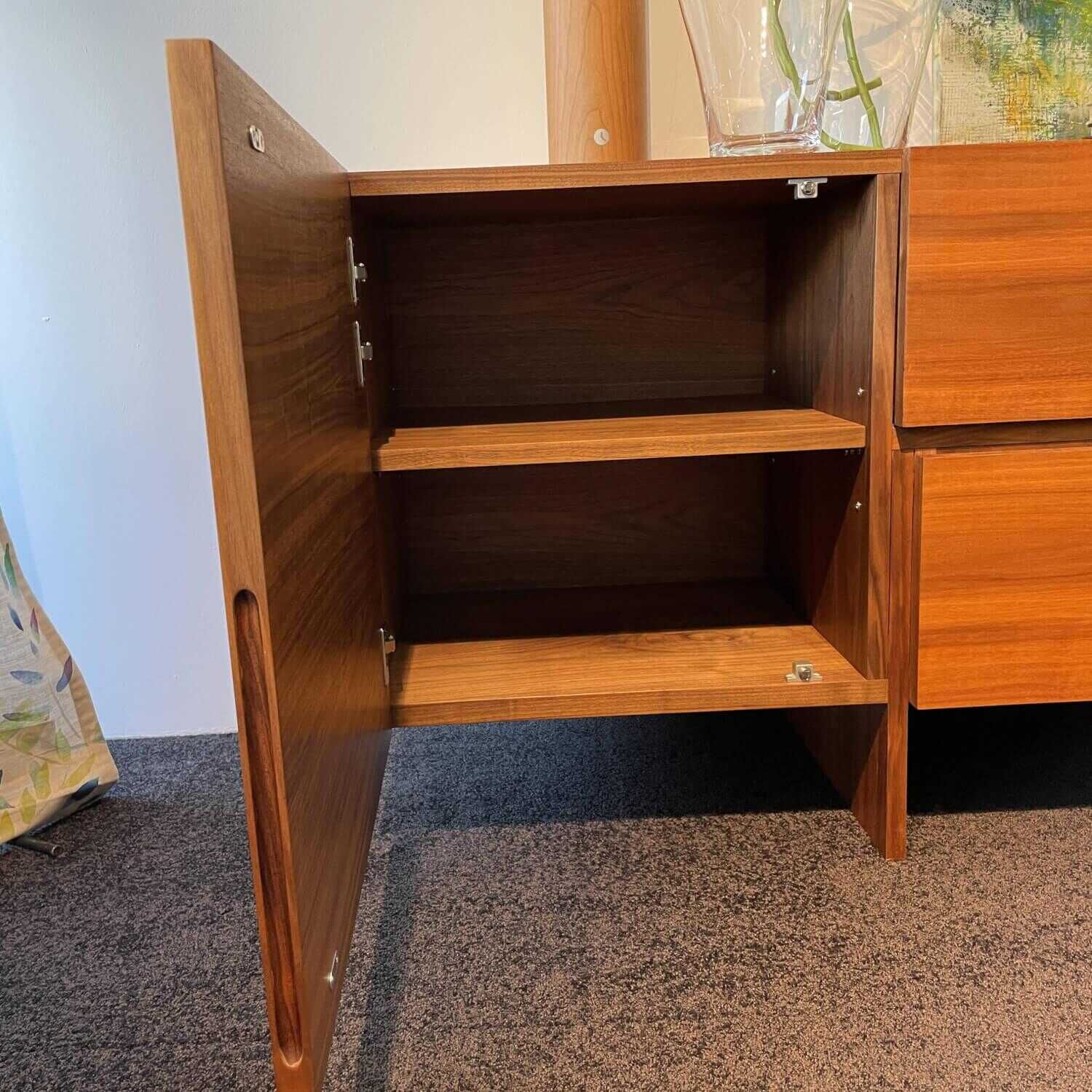 Riva1920 - Sideboard AKI Nussbaum geölt mit 2 Seitentüren und 2 Schubladen - 6
