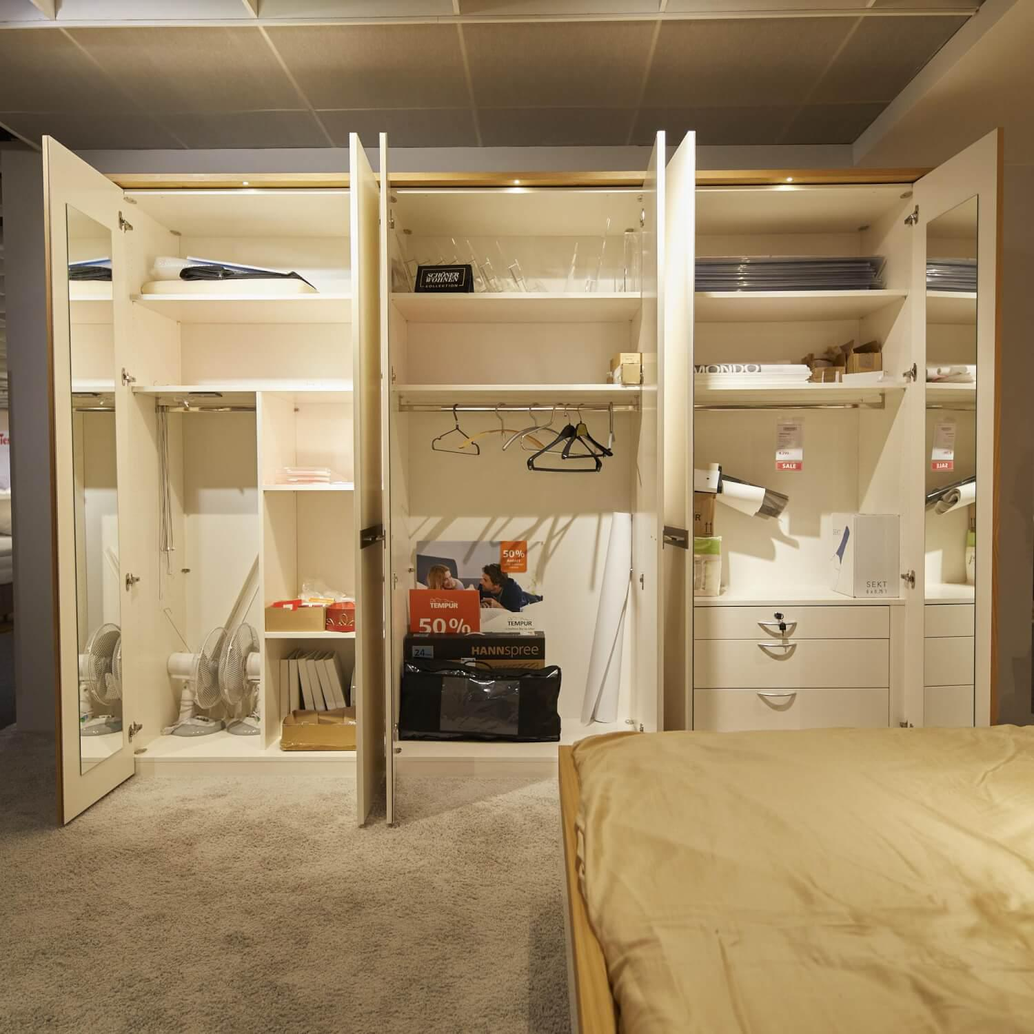 Schlafzimmer Ascea Kleiderschrank 6-türig Doppelbett Liegefläche ca.180x200cm Ohne Matratze und Lattenrost Mit 2 Nachttische