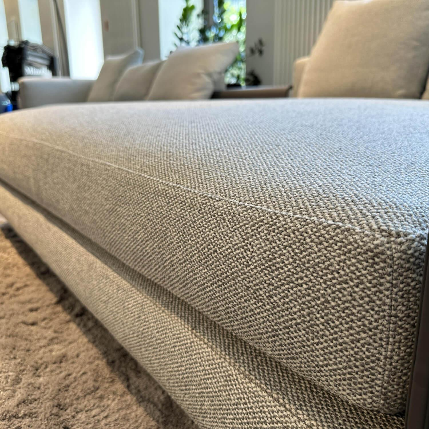 Minotti - Sofakombination Connery SB Stoff LOOP03 Grau Ghiaccio mit Kissen - 3