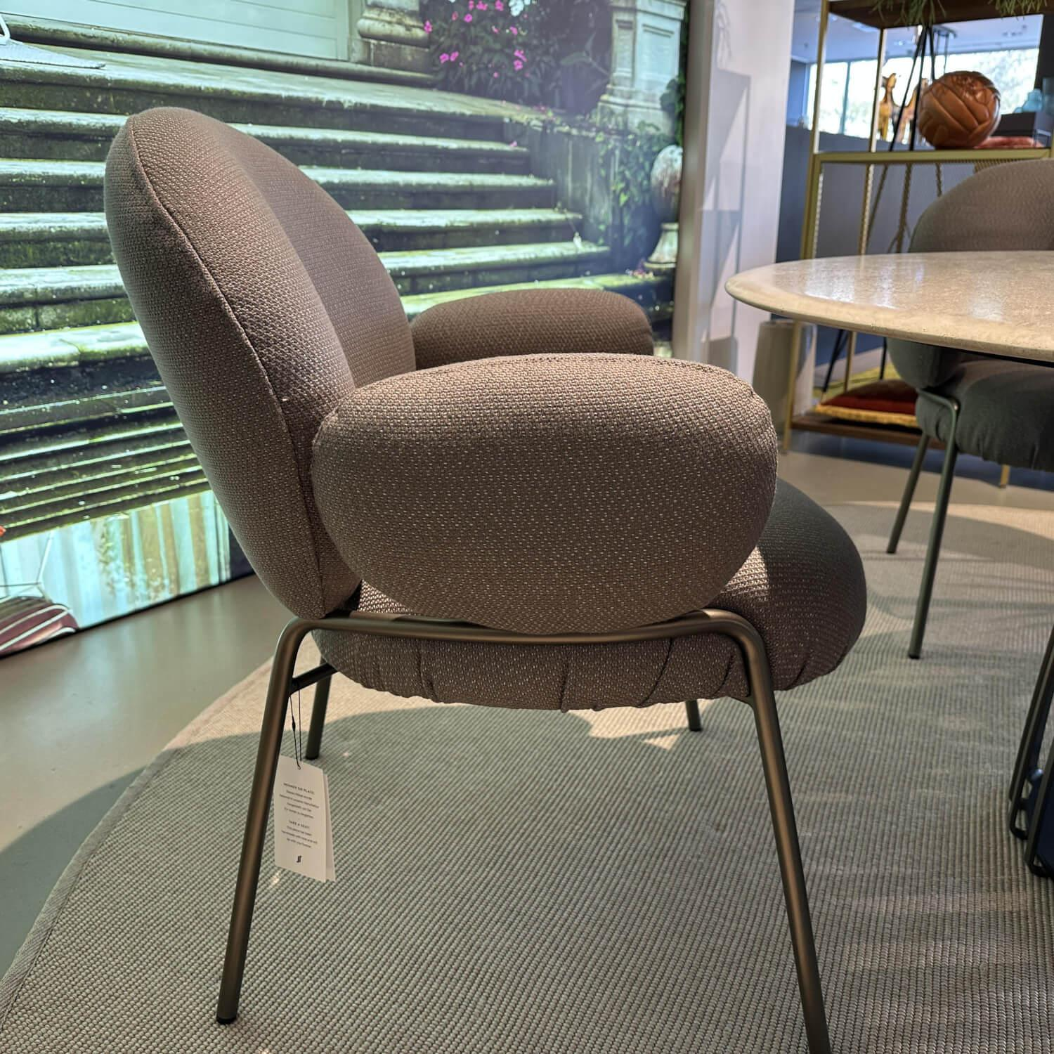 Freifrau - Outdoor Essgruppe BC07 Platte Travertin Triato Kiesel Grau Gestell Bronze Schwarz Nana Stoff Loopi Coconut Taupe Grau Braun - 2