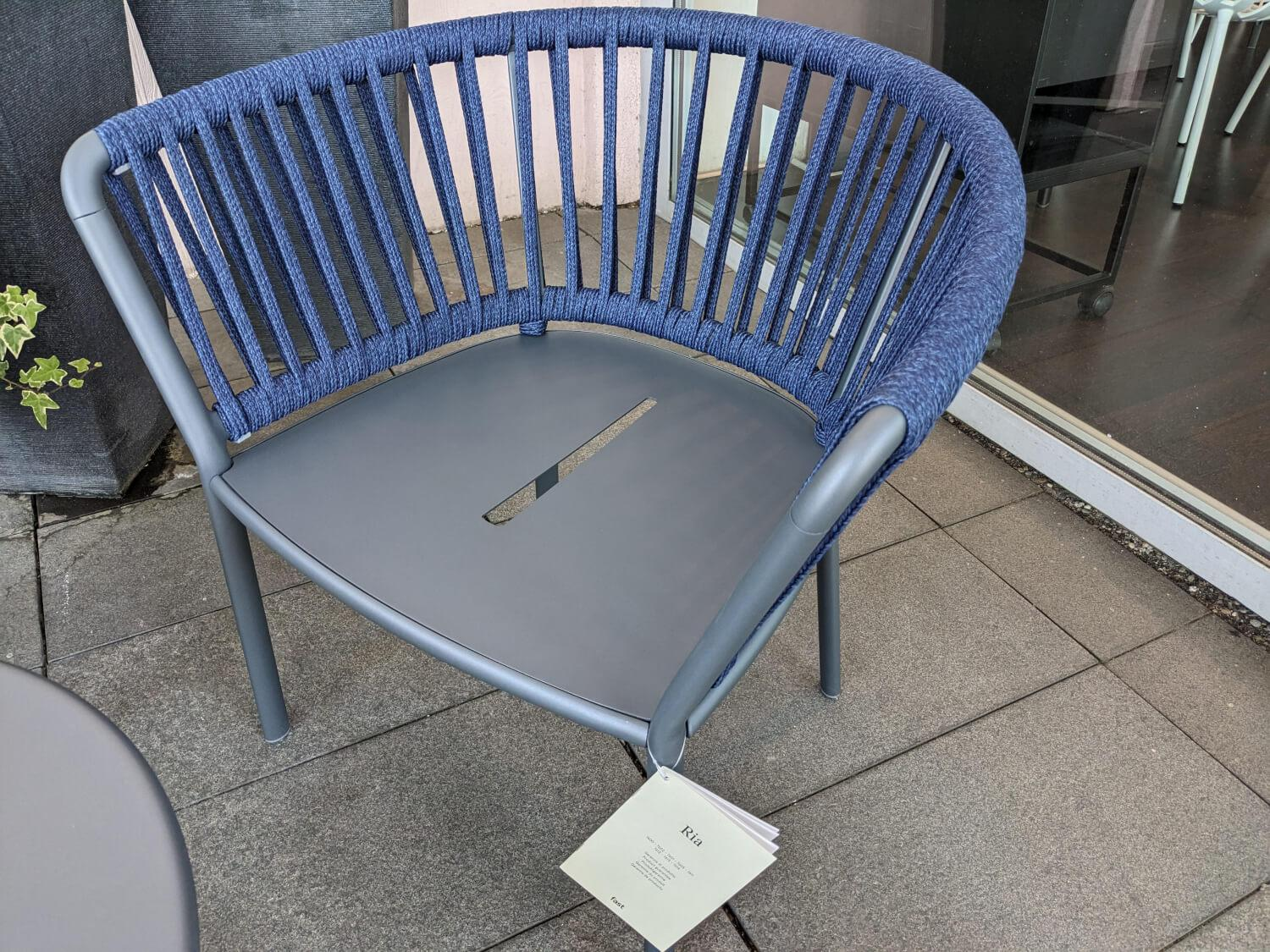 Fast - Outdoor table group Play dark blue powder-coated with lounge chair Ria - 4