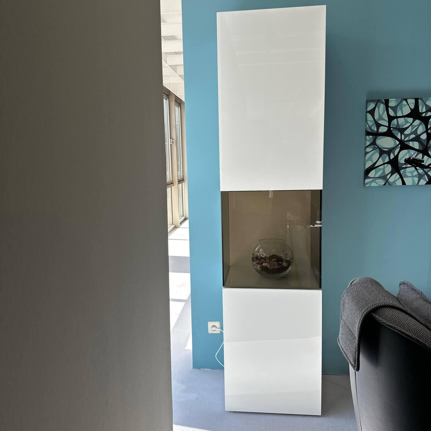 Hülsta - Vitrine Gentis Links Lack Hochglanz Reinweiss Mit Beleuchtung Und Funkfernbedienung - 4