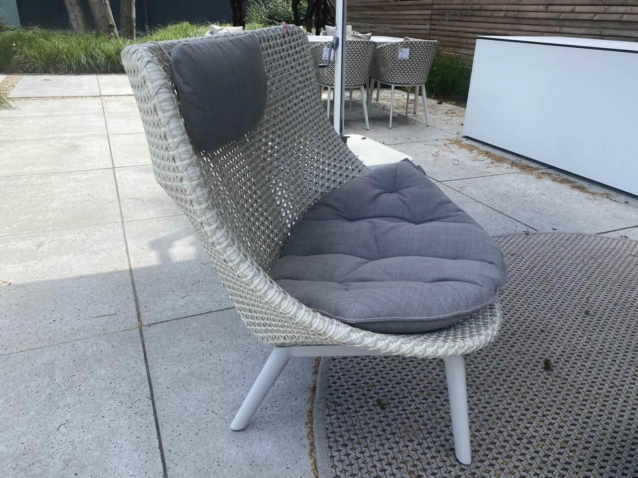 DEDON - Lounge Chair Sessel Mbrace Sitz Geflochten Sea Salt Weiß Grau Mit Kissen Stoff Linen Warm Grey Grau Gestell Lipari Weiß - 2