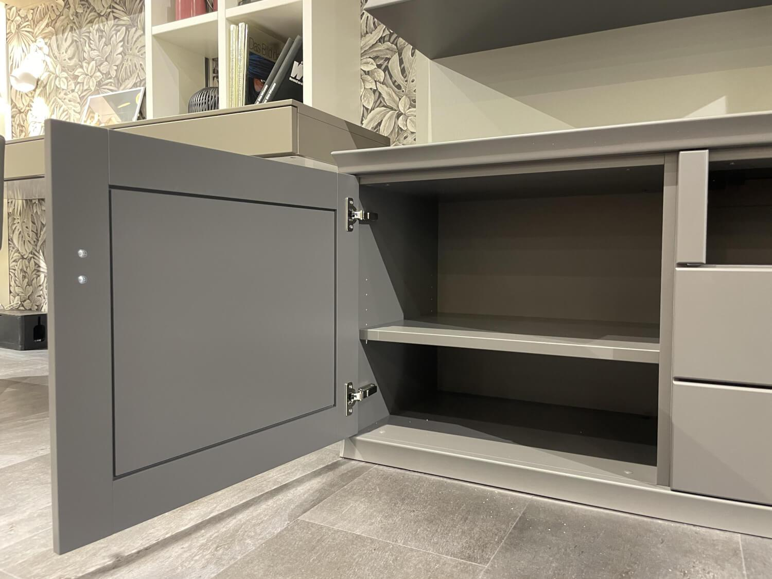Musterring - Anbauwand Korsika 55067 Lack Schiefergrau Grau Griff W7 Schwarz Matt Inklusive Beleuchtung - 12