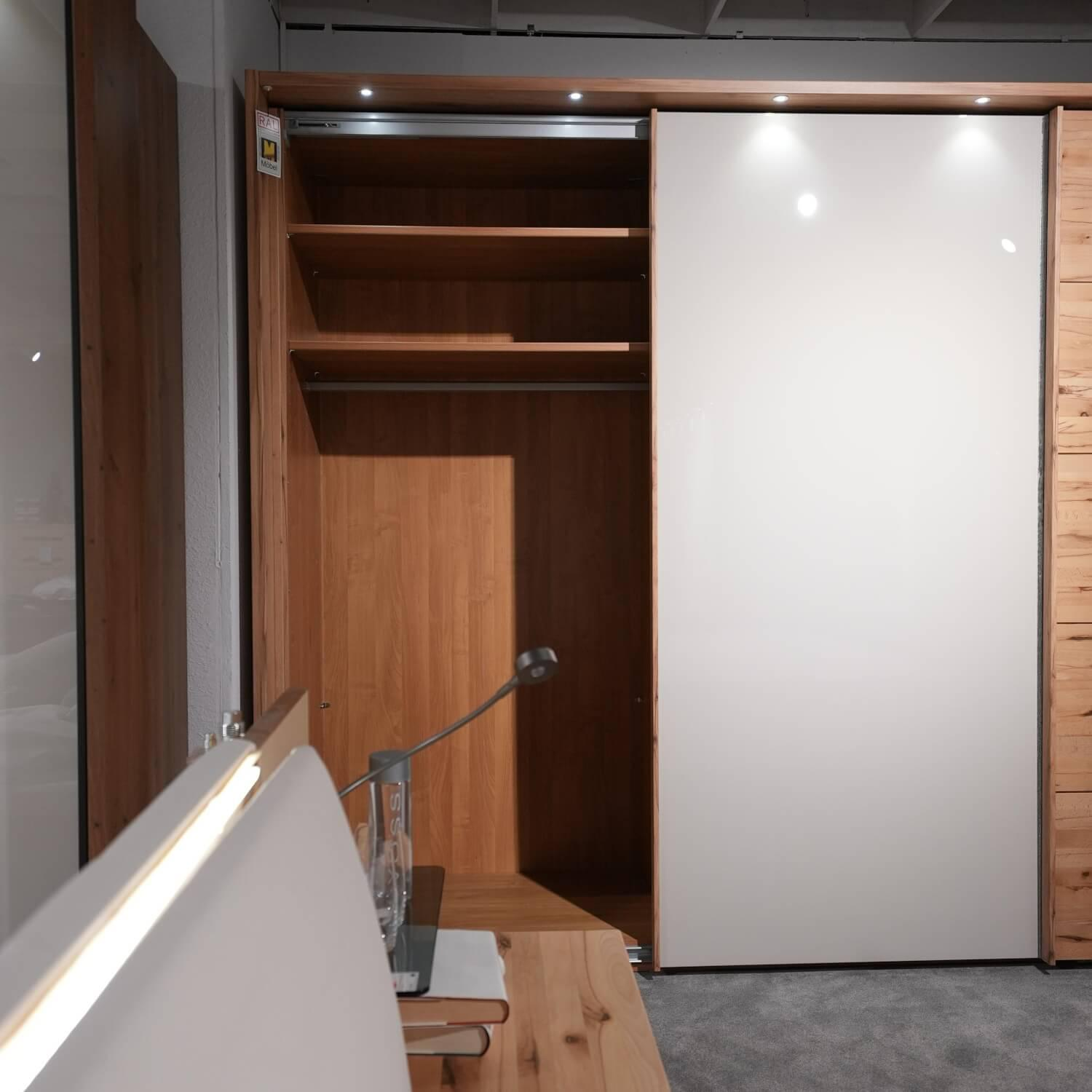 Wiemann - Schlafzimmer Livorno Astkernbuche Teilmassiv Glas Champagner Creme Ohne Matratze Und Lattenrost - 5