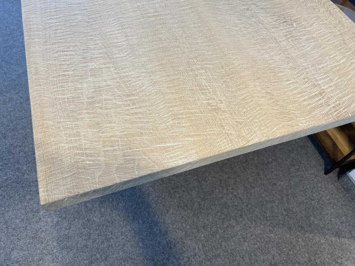 Tisch SC41 Eiche Gelaugt mit Kettensägenstruktur