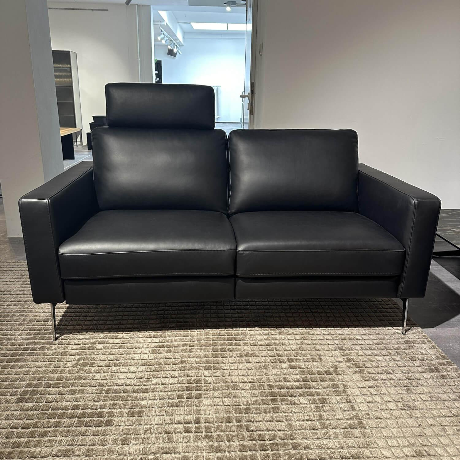 Contur - Sofa Enna Leder L40 Rancho Nero WR51 Schwarz Metallkufe Metallfuß Chrom Mit Kopfstütze - 9