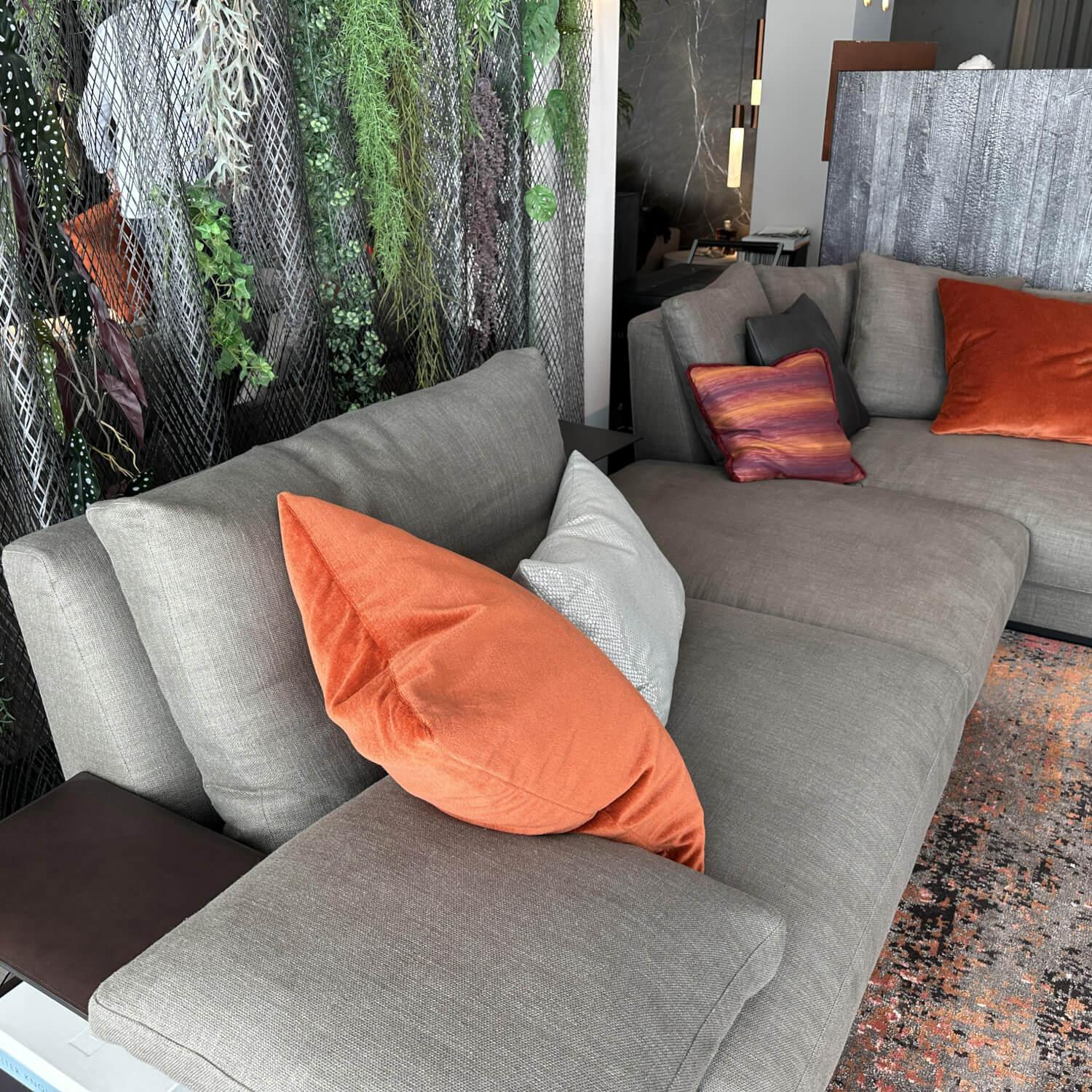 Walter Knoll - Ecksofa Grande Suite Stoff Bora Fango 26 Grau Sockel Buche Schwarz Lackiert Mit Ablageboard Und Kissen - 8