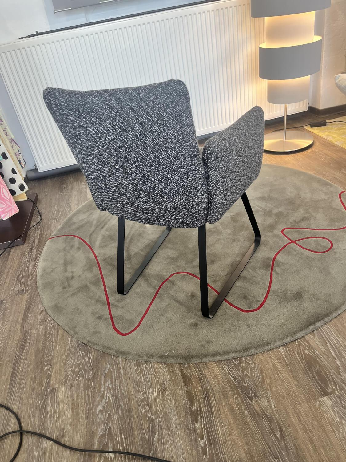 Bielefelder Werkstätten - Stuhl Heaven Dining Stoff Mara Grau Kufe Metall Schwarz Matt - 3