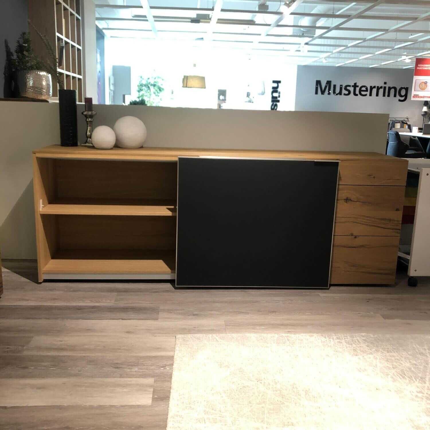 voglauer-sideboard-v-alpin-eiche-altholz-mit-colorglas-schiebet-C3-BCr-anthrazit-1edfdc567aed Voglauer - Sideboard V-Alpin Eiche Altholz mit Colorglas Schiebetür Anthrazit - 2