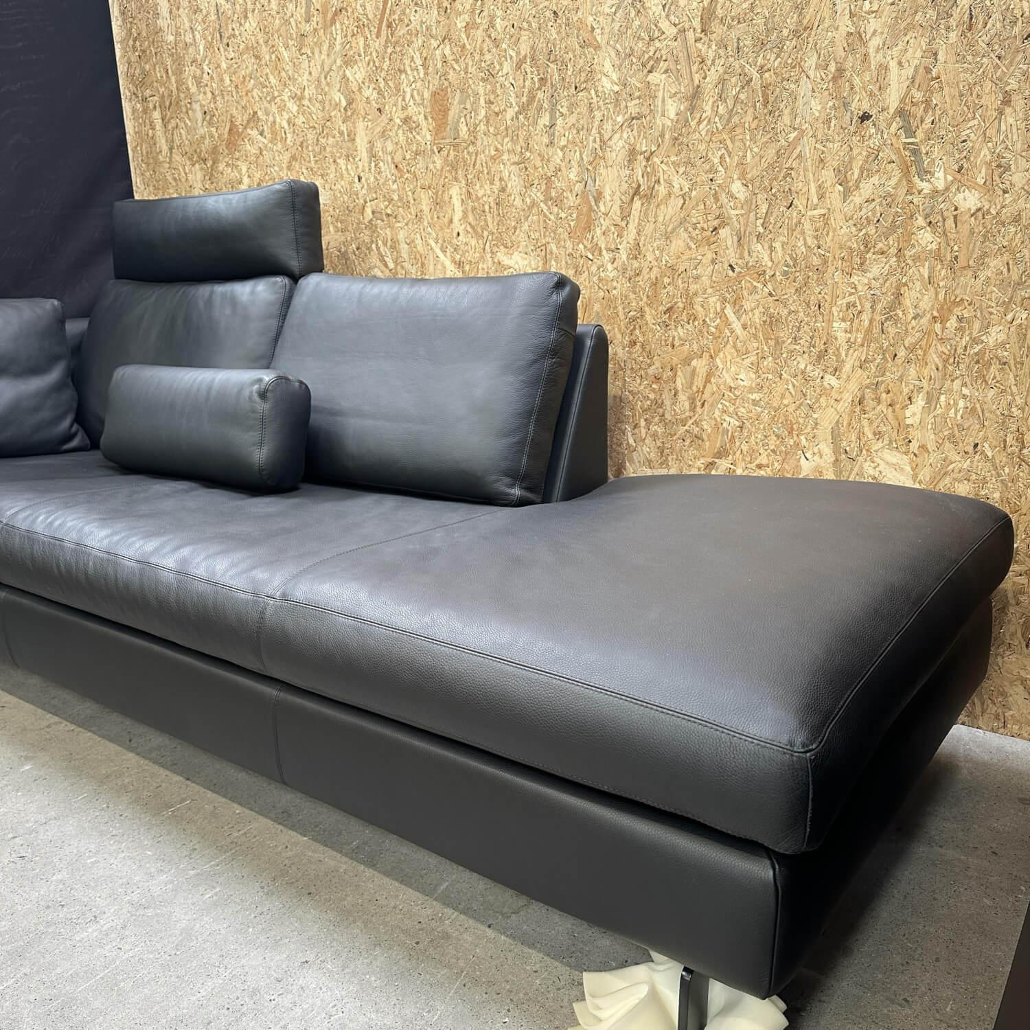 COR - Sofa Conseta Leder 175 Schwarz Schmalfüße Lack M20 Schwarz Mit Klapparmlehne Und Überstand Inklusive Kopfstütze Und Kissen - 6